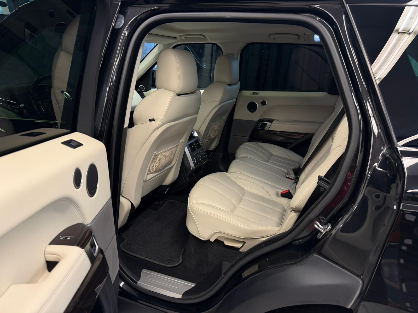 LAND ROVER Range Rover Sport 3.0 SDV6 SE Automatic-image-13