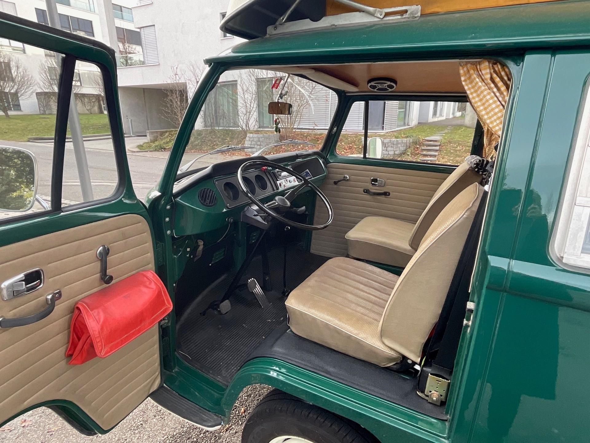 VW Westfalia (Veteranenfahrzeug)-image-4