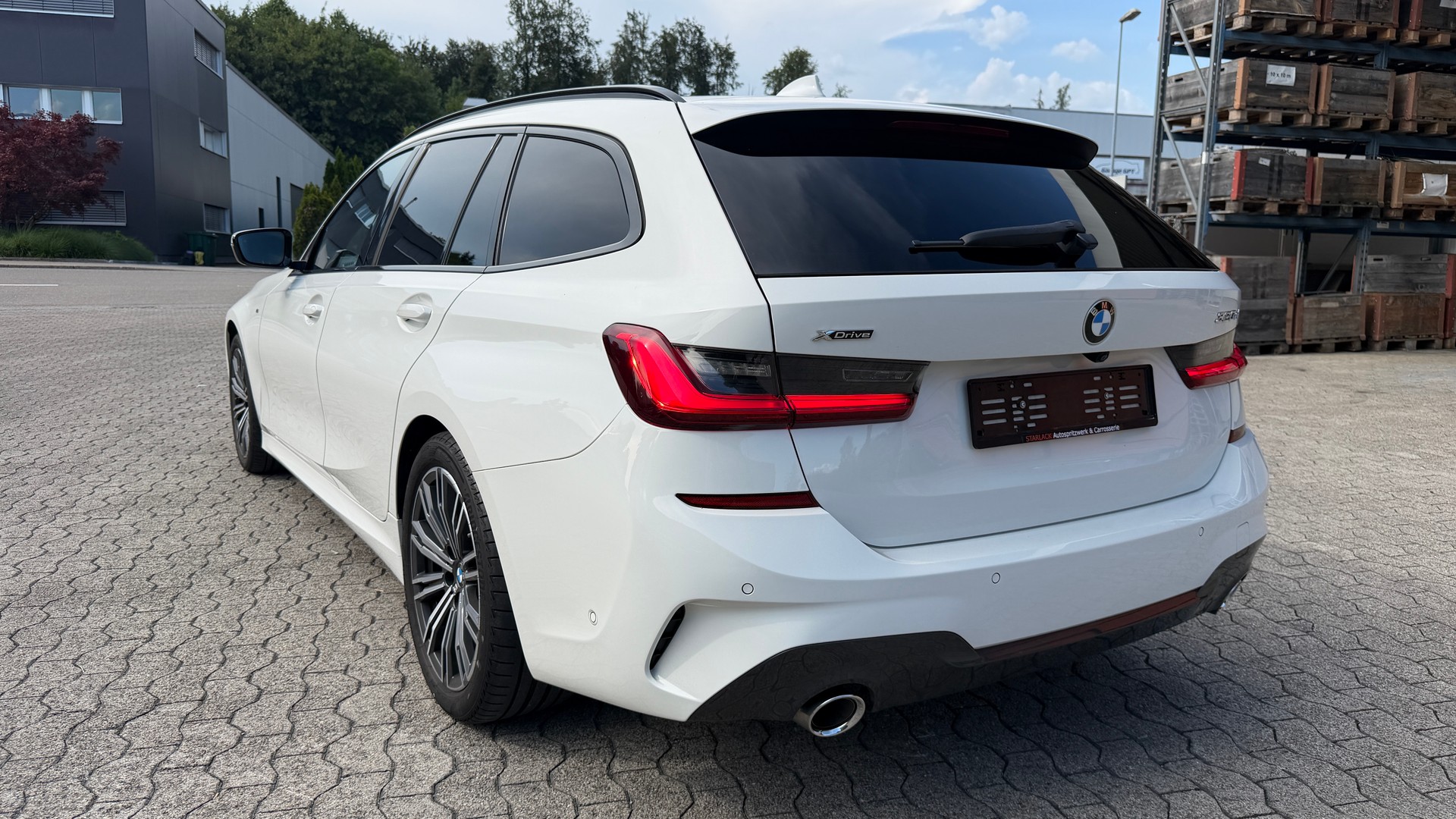 BMW 320d xDrive Touring M Sport Steptronic-showroom-element-2