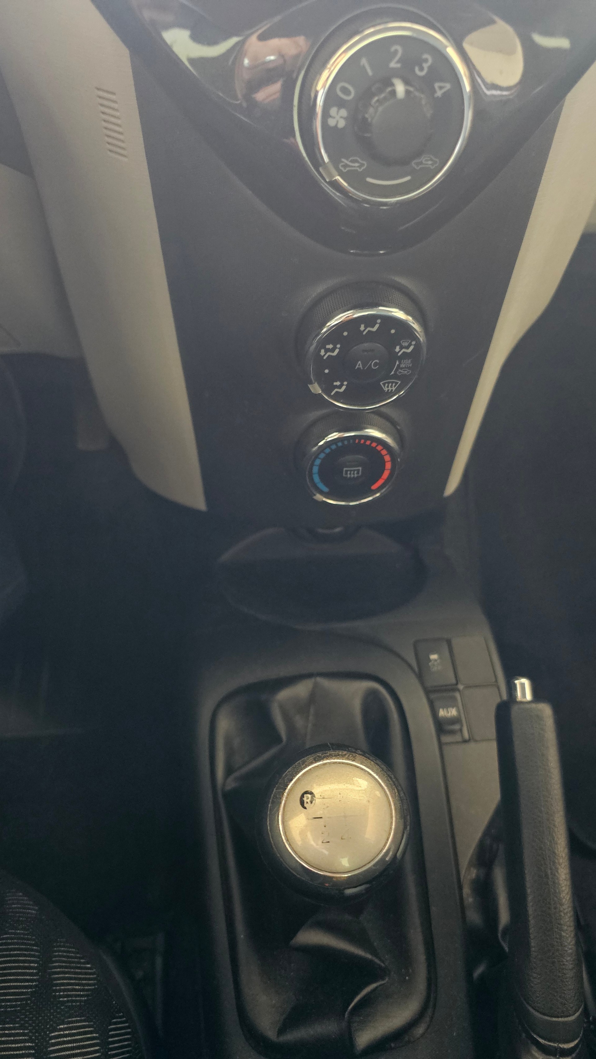TOYOTA iQ 1.0 VVT-i Luna-image-10