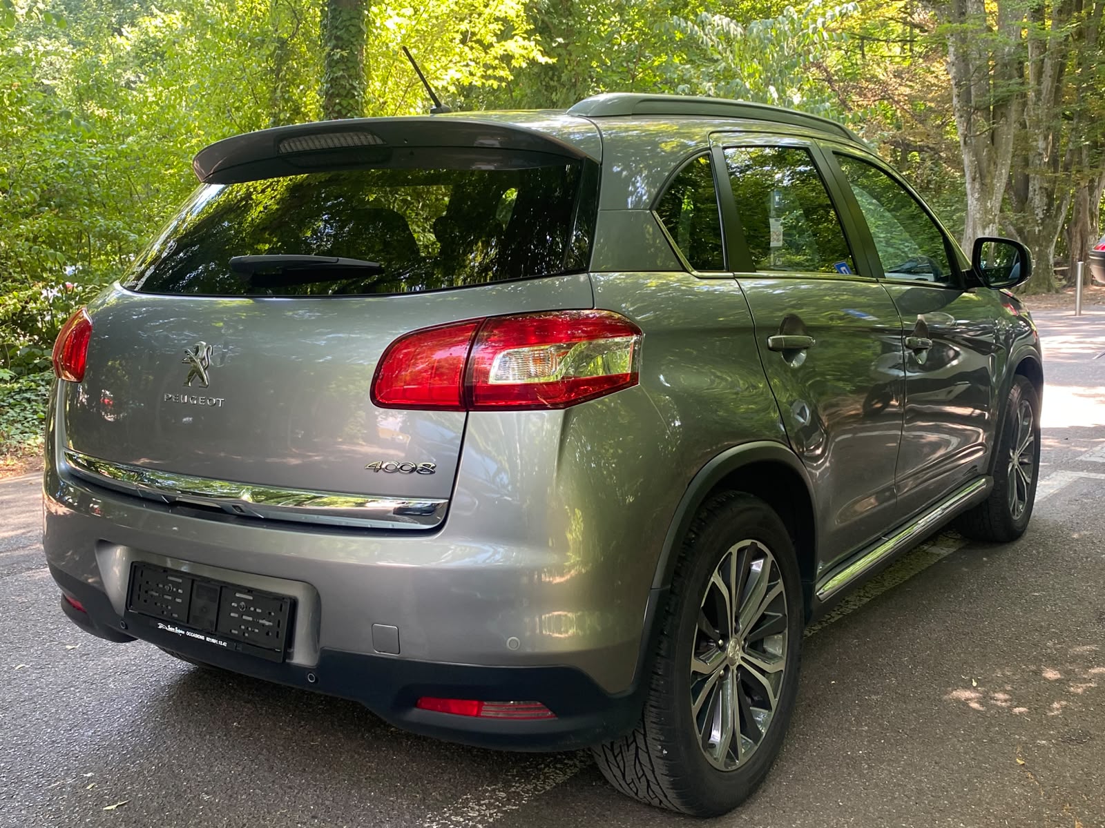 PEUGEOT 4008 1.8 HDi Allure 4WD-image-5