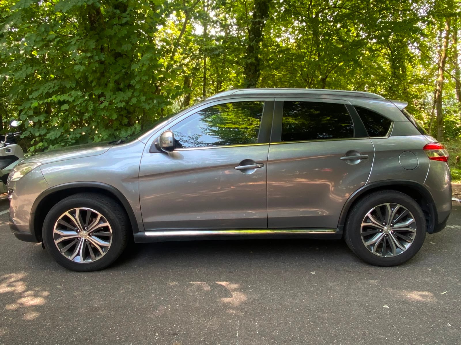 PEUGEOT 4008 1.8 HDi Allure 4WD-image-6