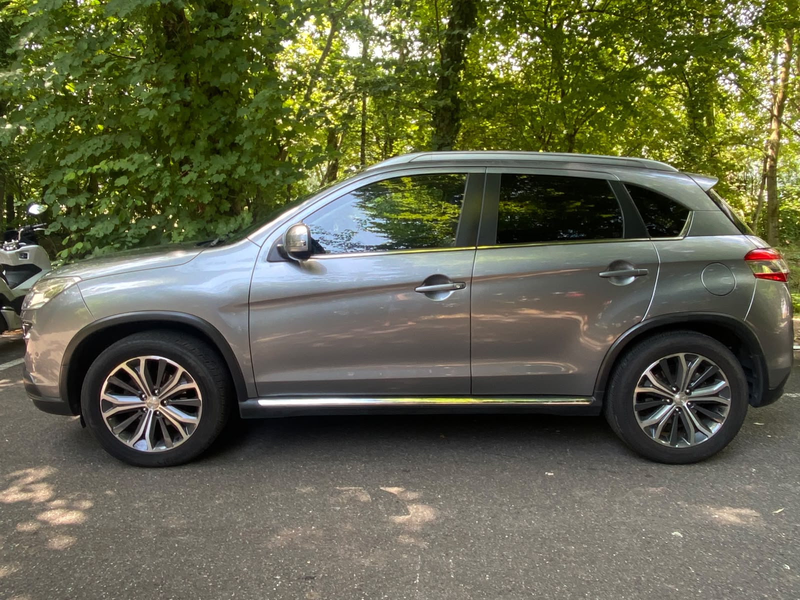 PEUGEOT 4008 1.8 HDi Allure 4WD-showroom-element-2