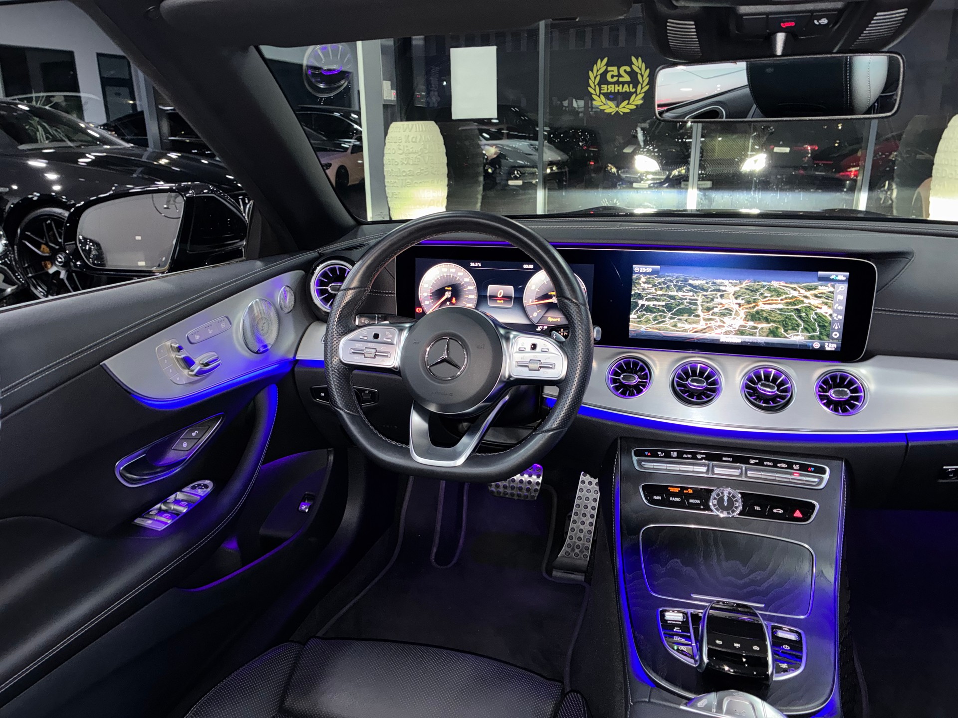 MERCEDES-BENZ E 200 Cabriolet AMG Line 4 Matic 9G-Tronic-image-9