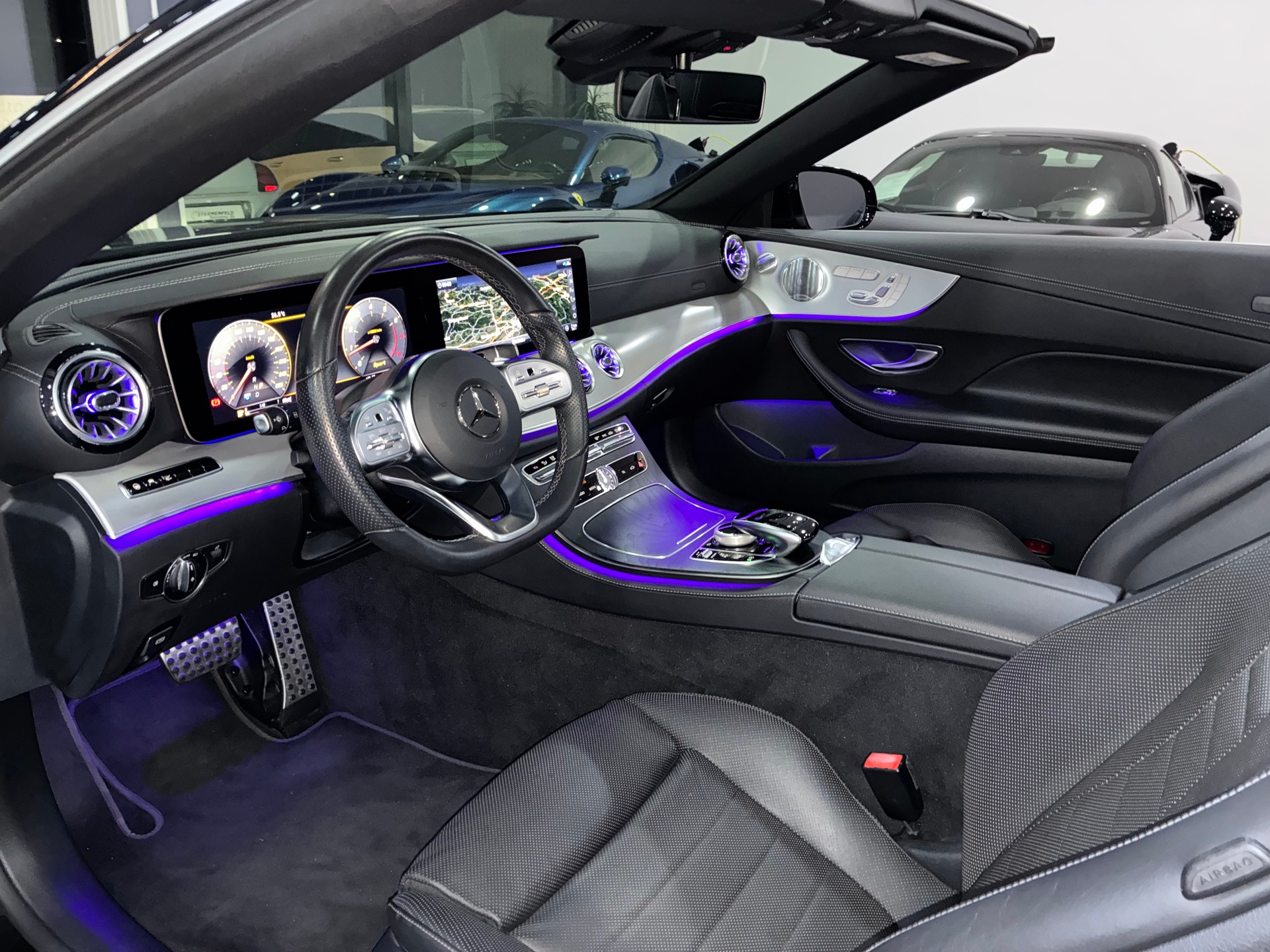 MERCEDES-BENZ E 200 Cabriolet AMG Line 4 Matic 9G-Tronic-image-11