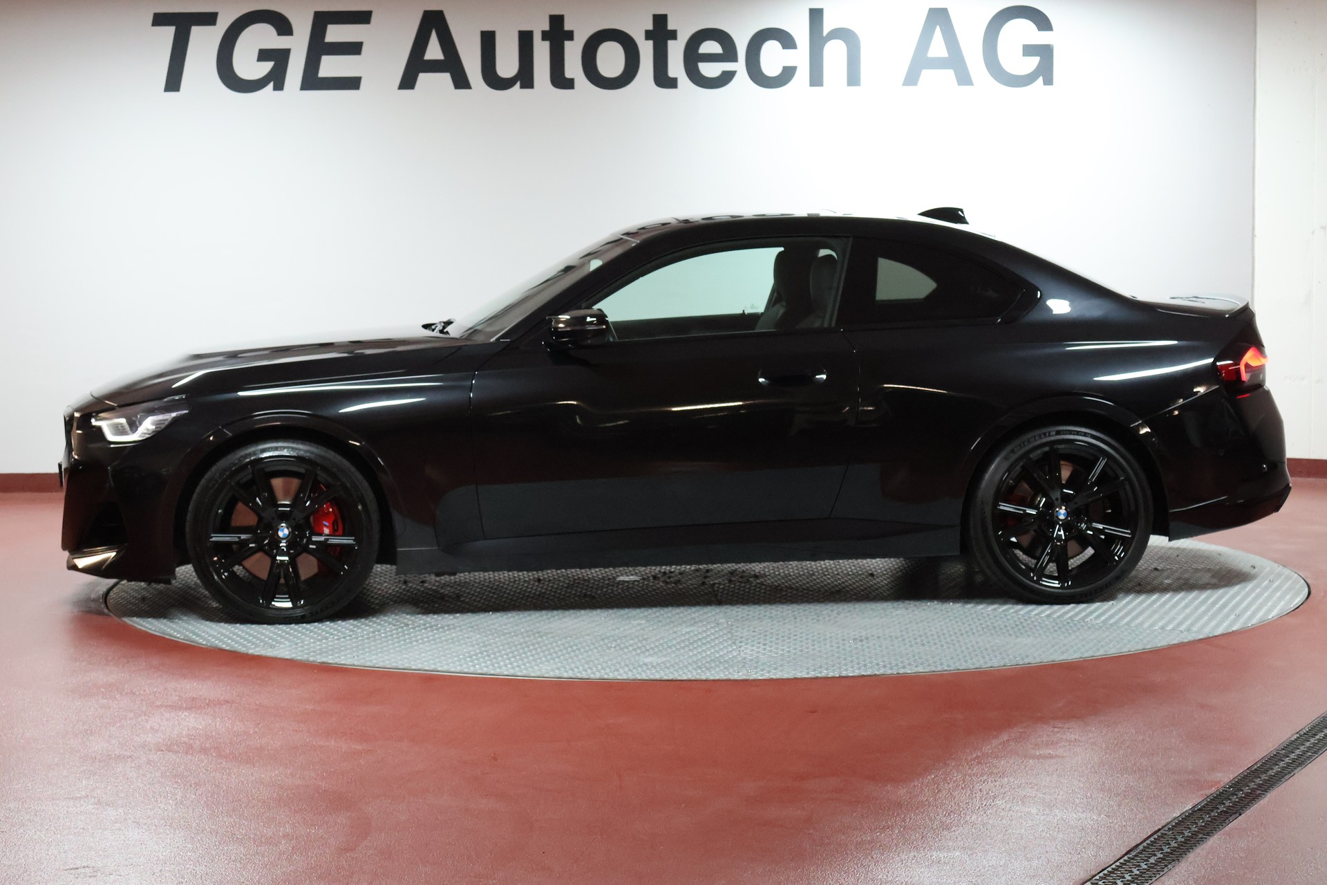 BMW M240i xDrive Steptronic-showroom-element-3