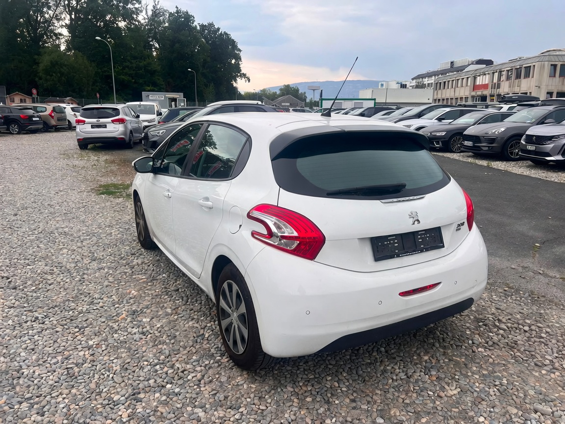 PEUGEOT 208 1.4 e-HDi Active EGS5-image-5