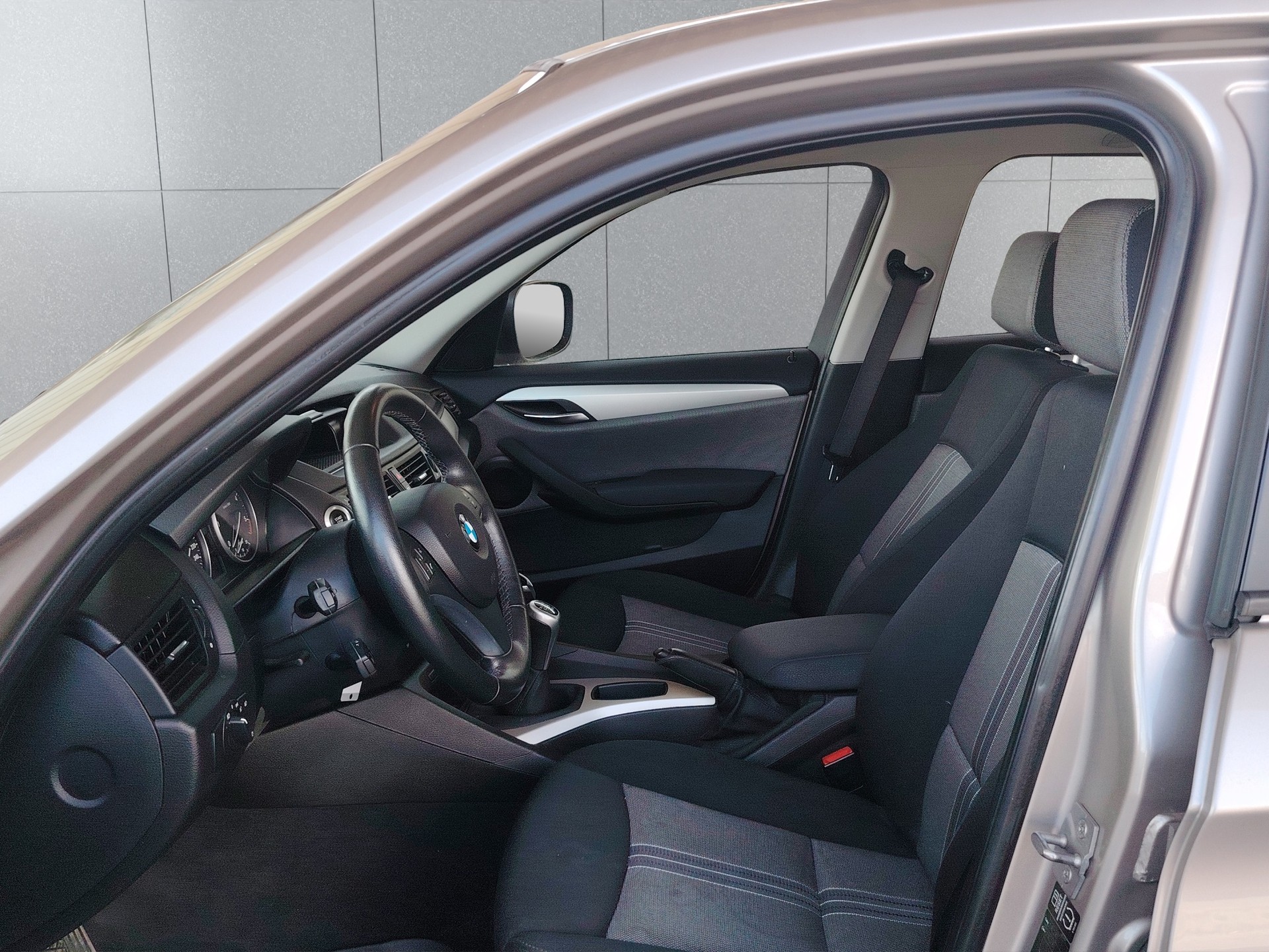 BMW X1 xDrive 18d-image-15