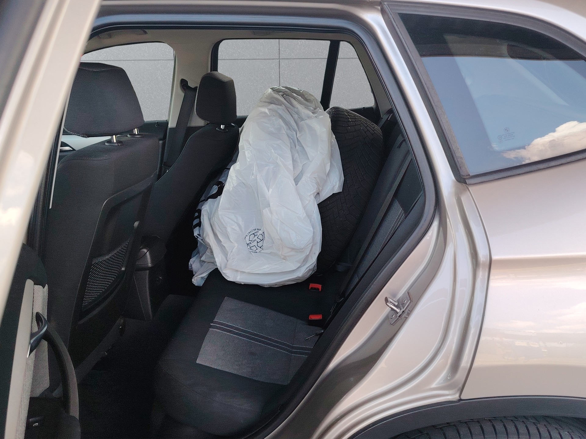 BMW X1 xDrive 18d-image-12
