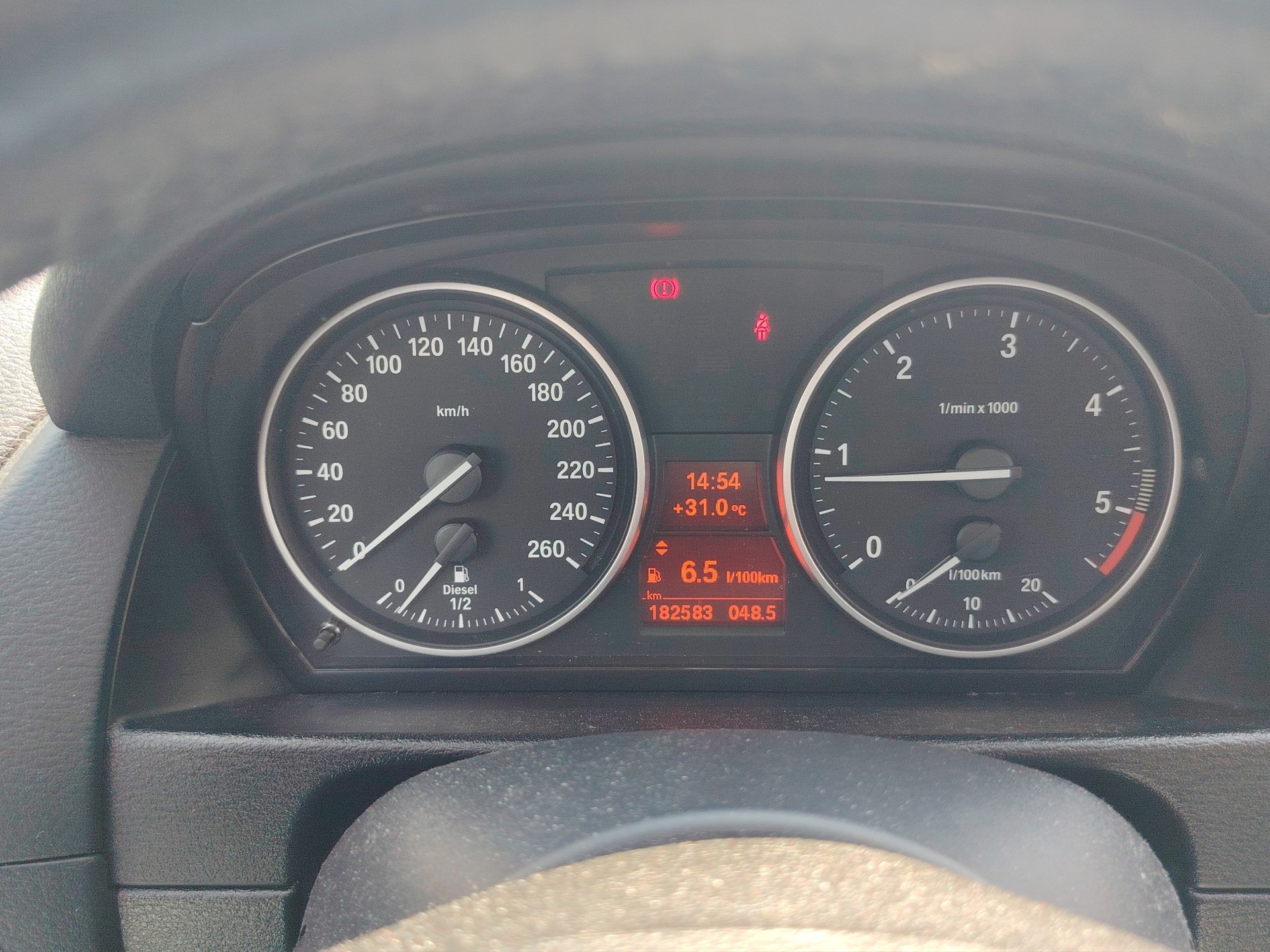 BMW X1 xDrive 18d-image-13
