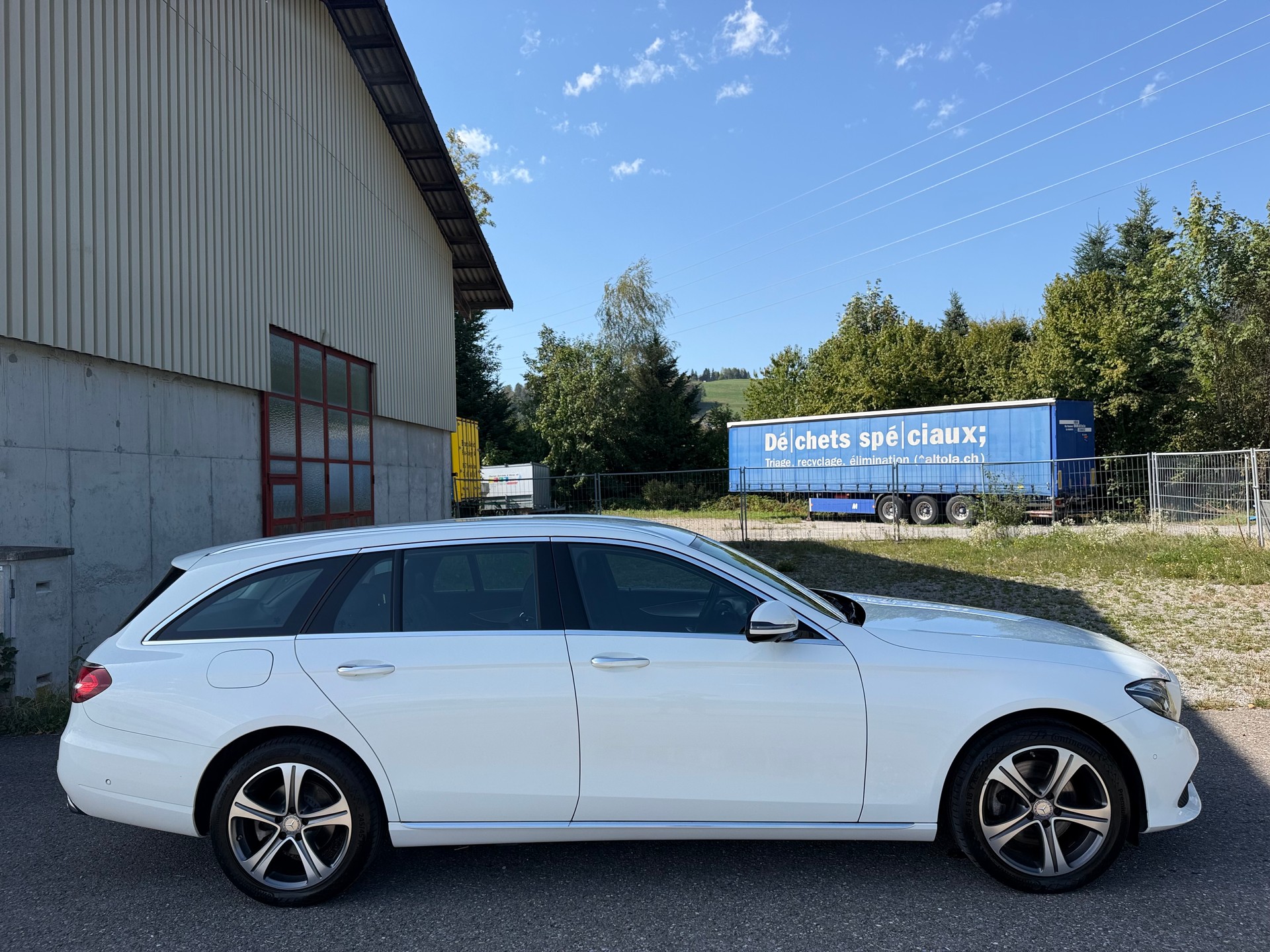 MERCEDES-BENZ E 220 d Avantgarde 9G-Tronic-image-4