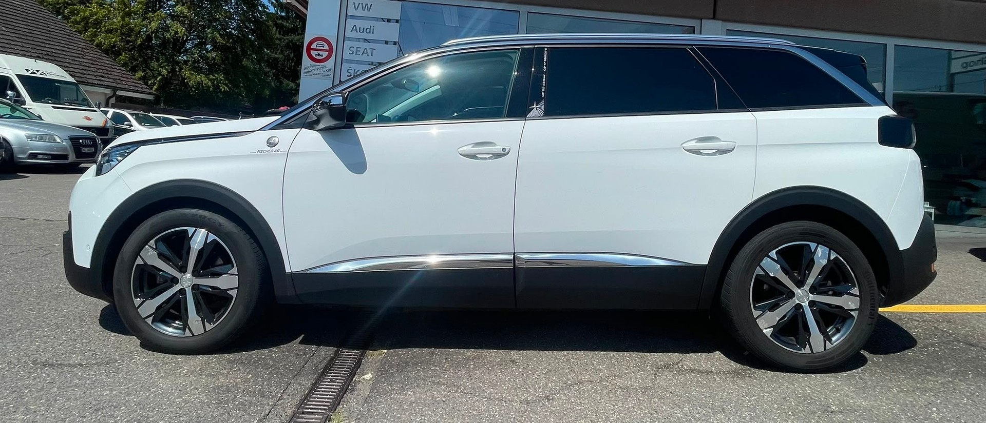 PEUGEOT 5008 1.6 starker 181PS Pure Tech Allure EAT8 7-Sitzer