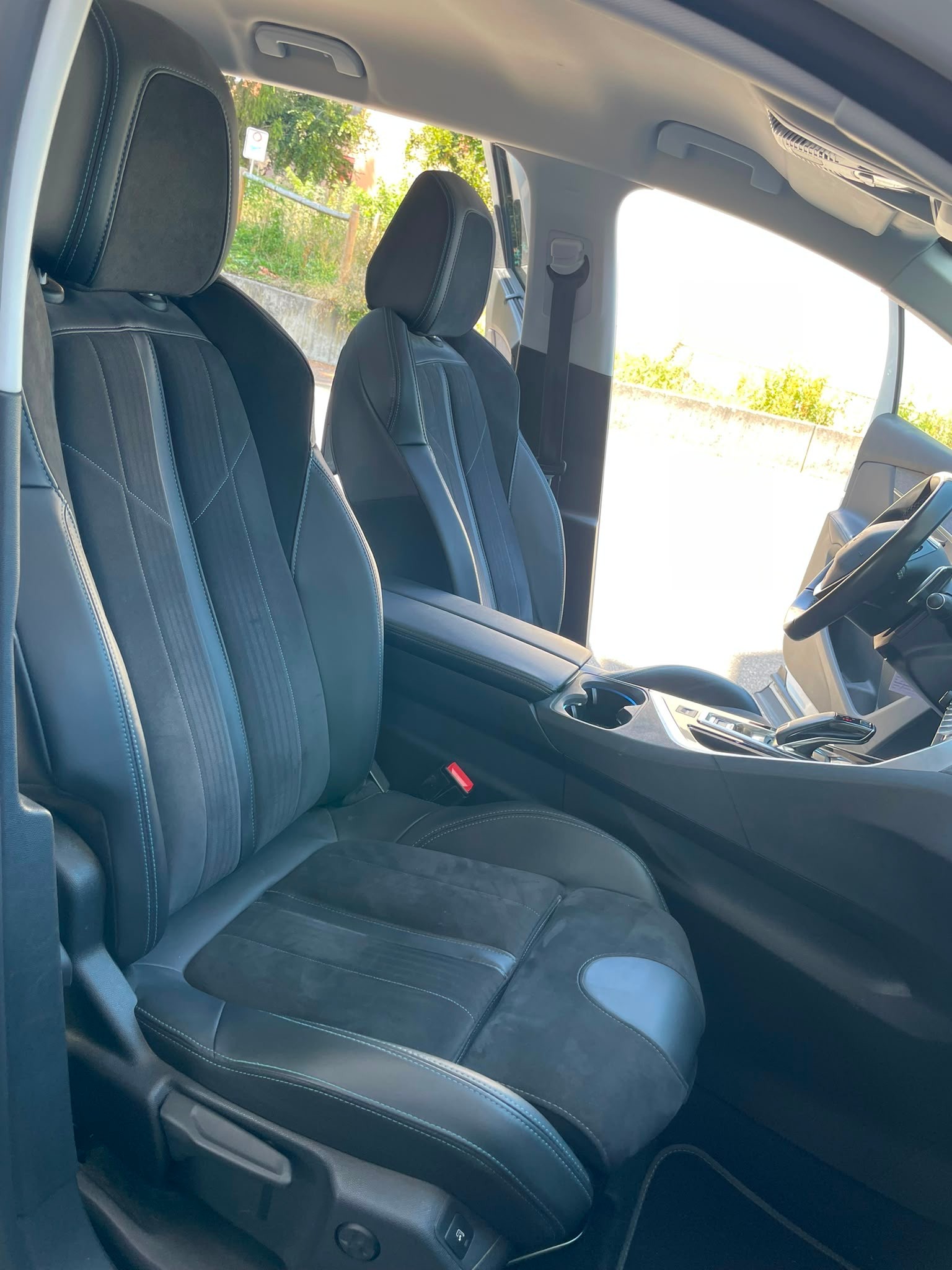 PEUGEOT 5008 1.6 starker 181PS Pure Tech Allure EAT8 7-Sitzer-image-8