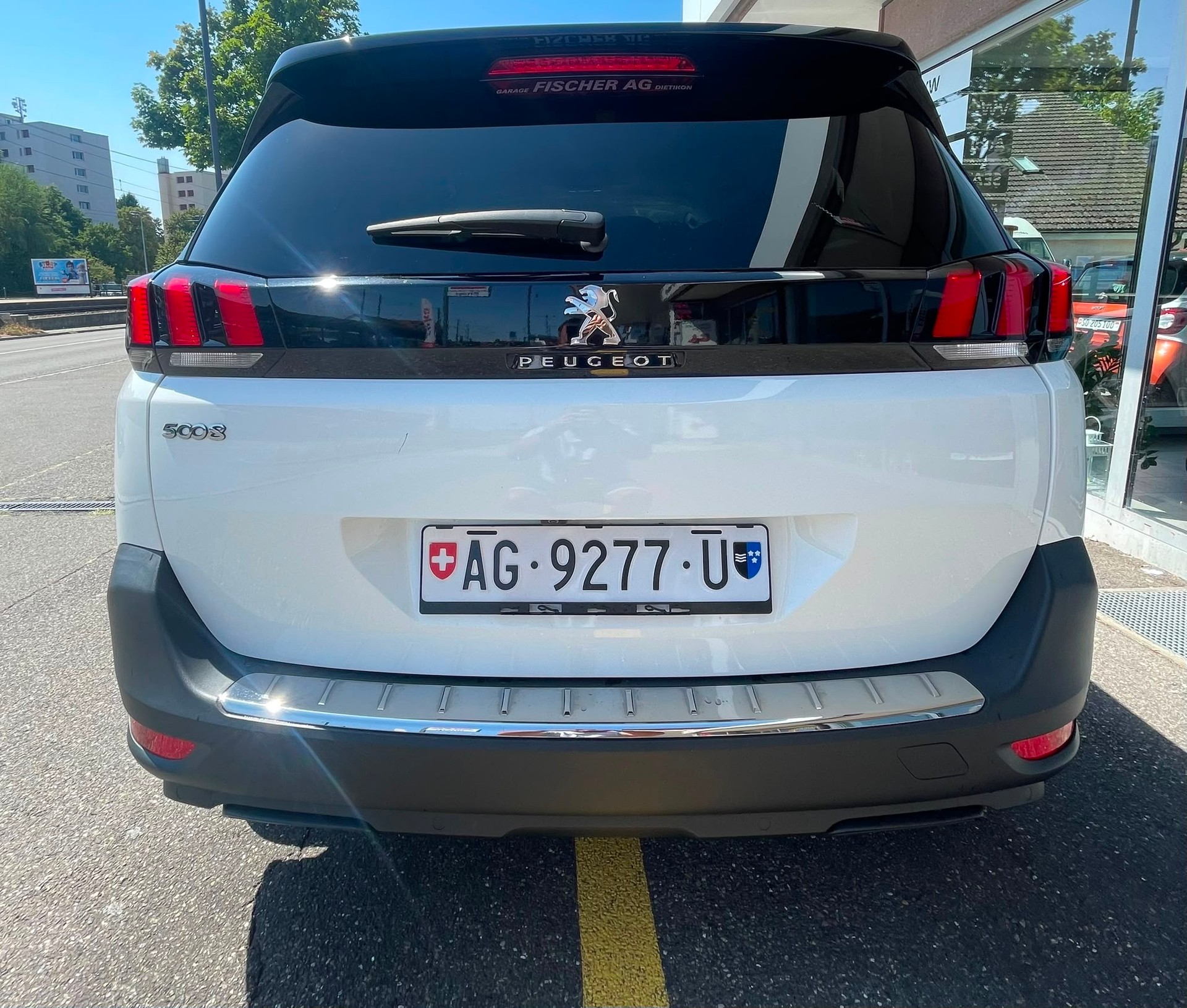 PEUGEOT 5008 1.6 starker 181PS Pure Tech Allure EAT8 7-Sitzer-image-3