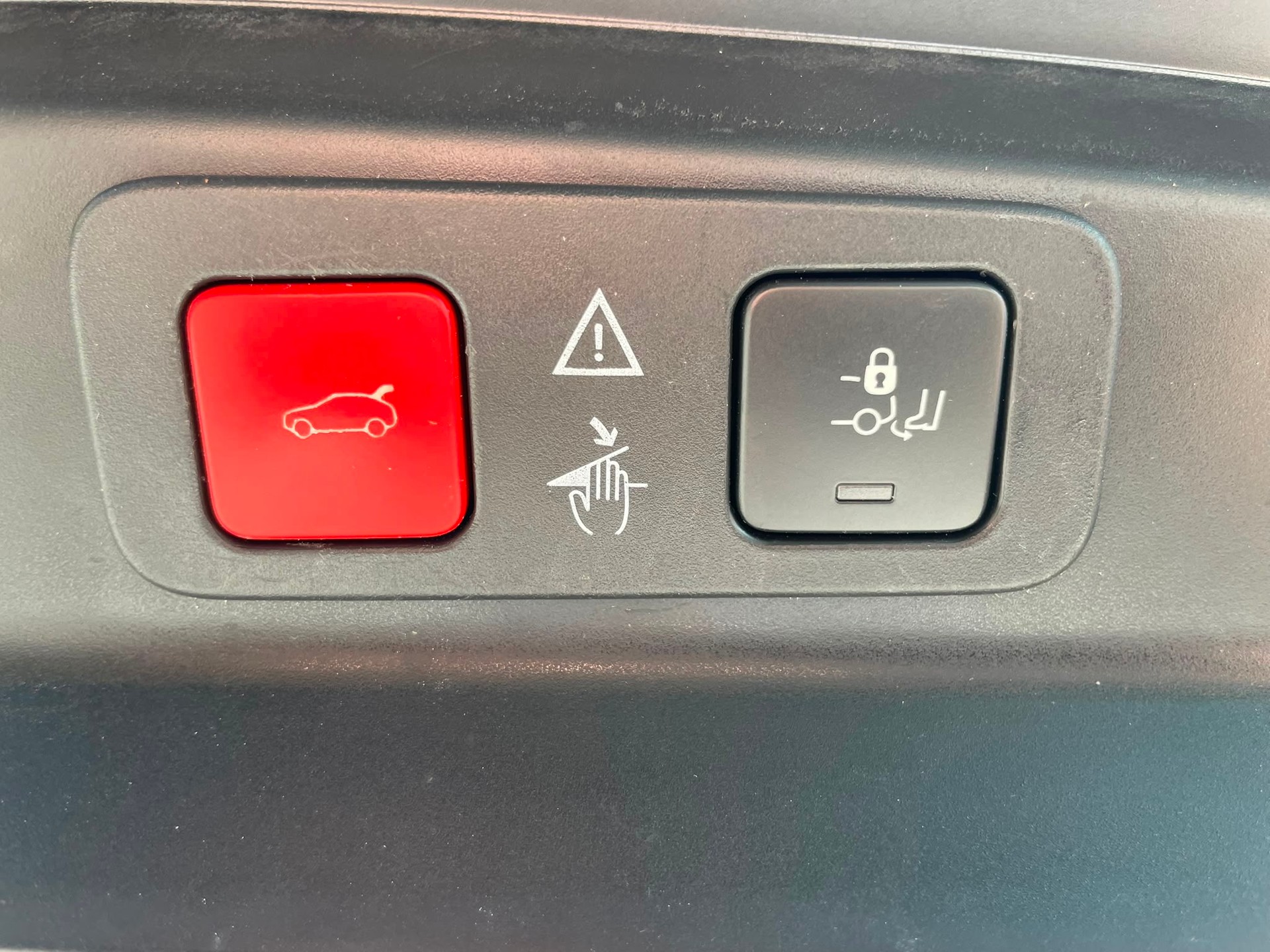 PEUGEOT 5008 1.6 starker 181PS Pure Tech Allure EAT8 7-Sitzer-image-13