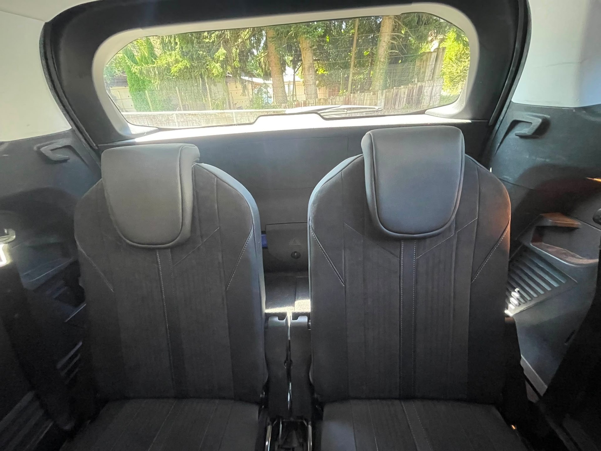 PEUGEOT 5008 1.6 starker 181PS Pure Tech Allure EAT8 7-Sitzer-image-5
