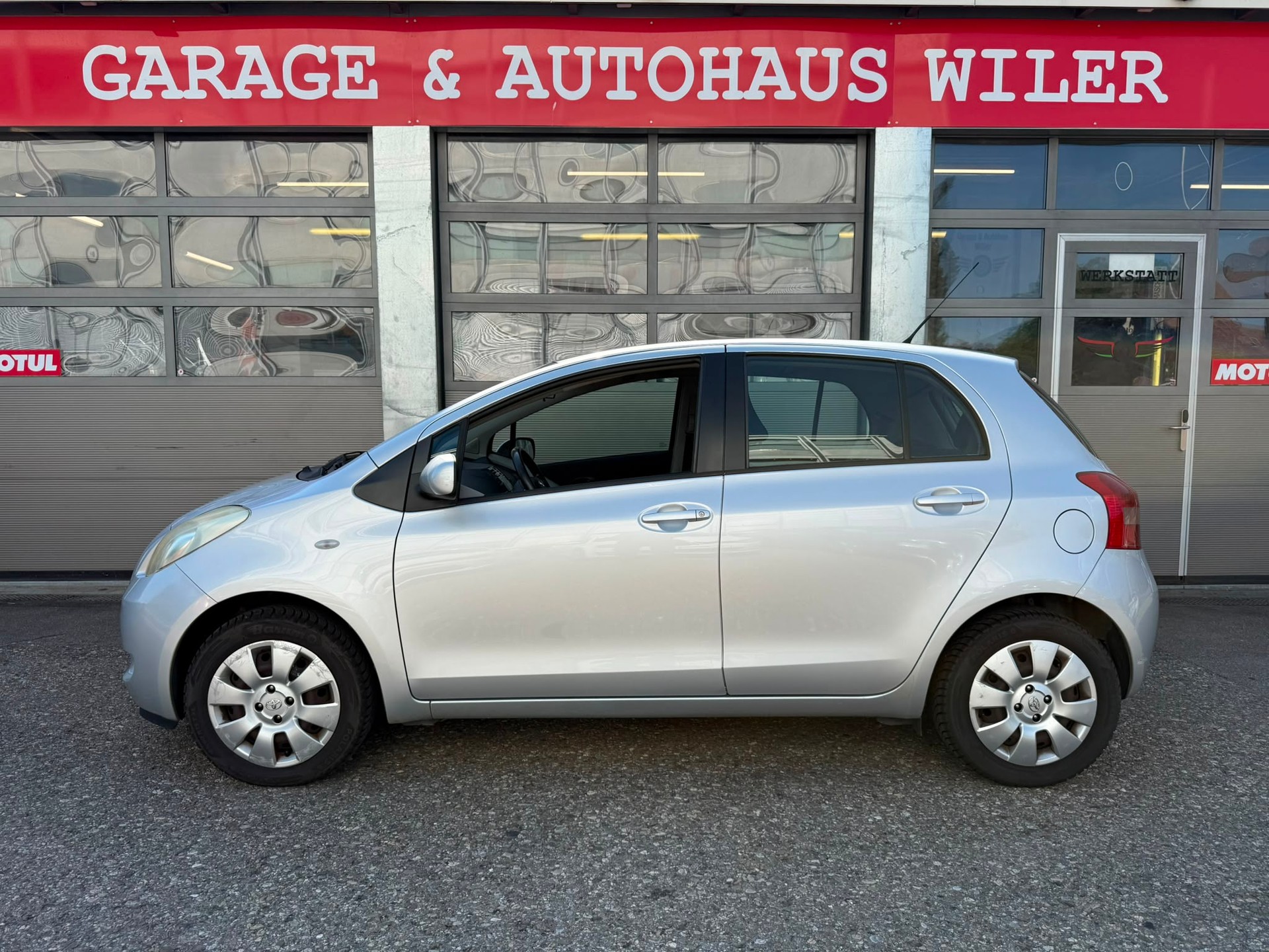 TOYOTA Yaris 1.3 Linea Sol-image-7