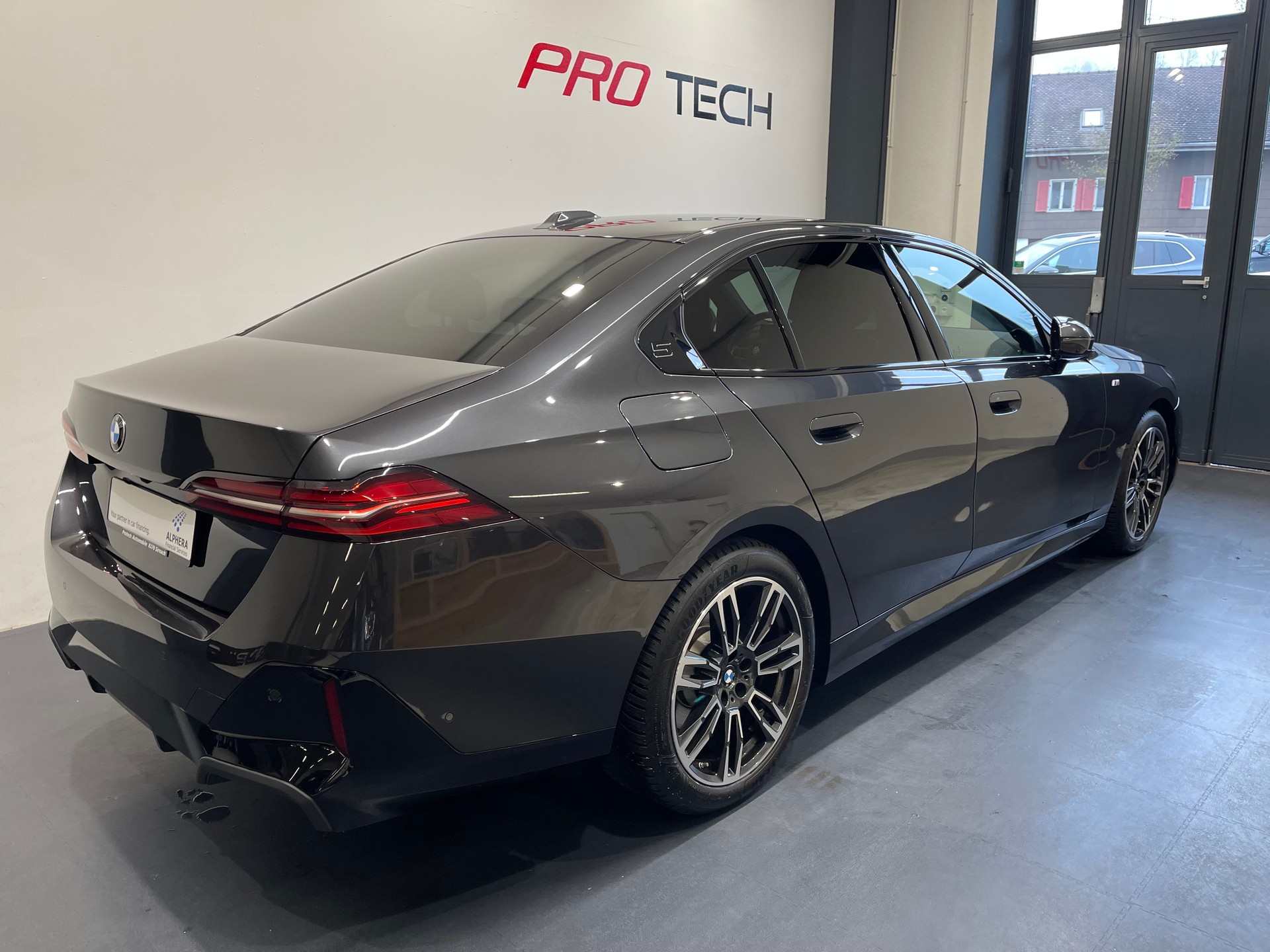 BMW 520i 48V M Sport Steptronic-showroom-element-2