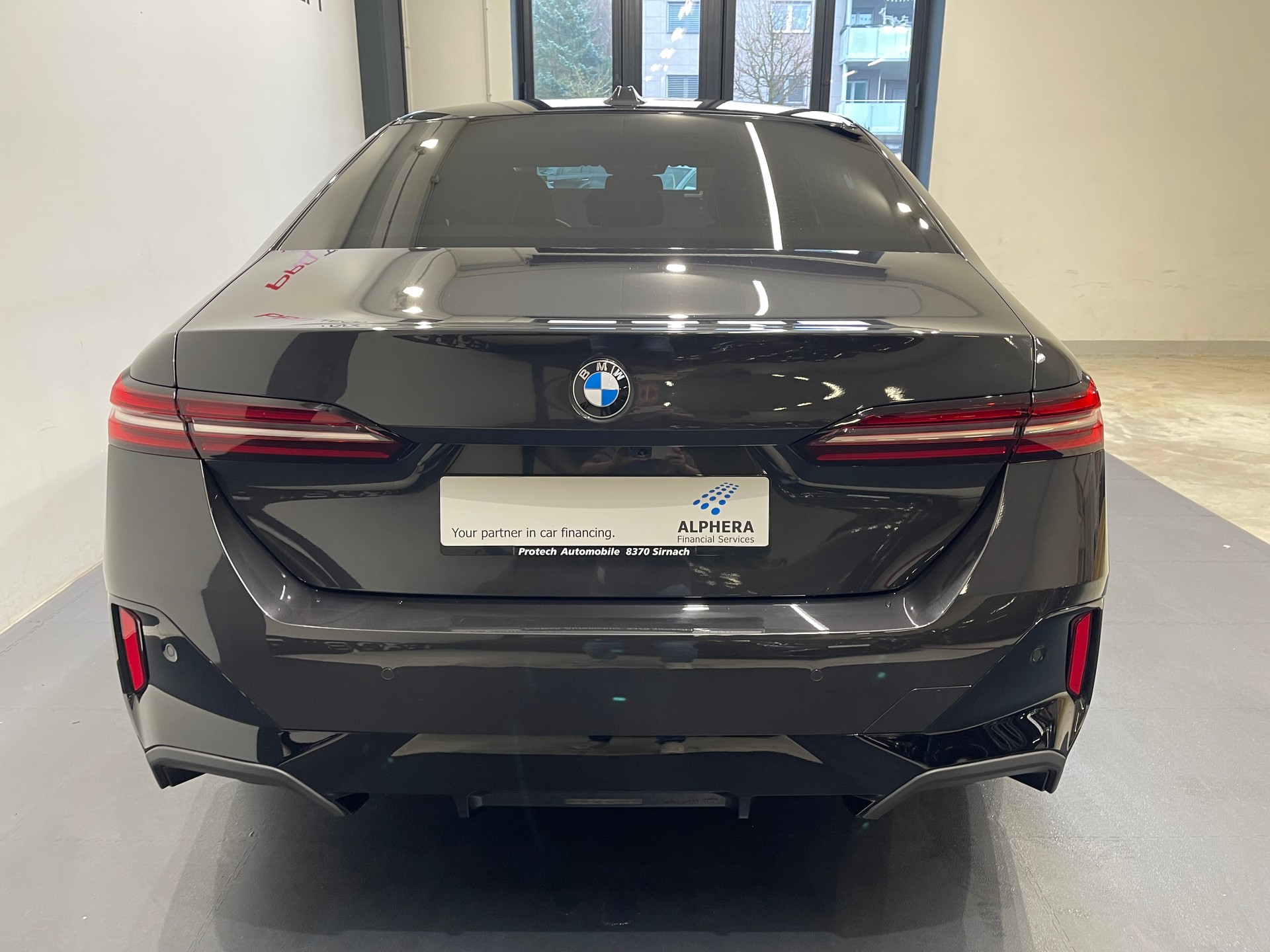 BMW 520i 48V M Sport Steptronic-showroom-element-3