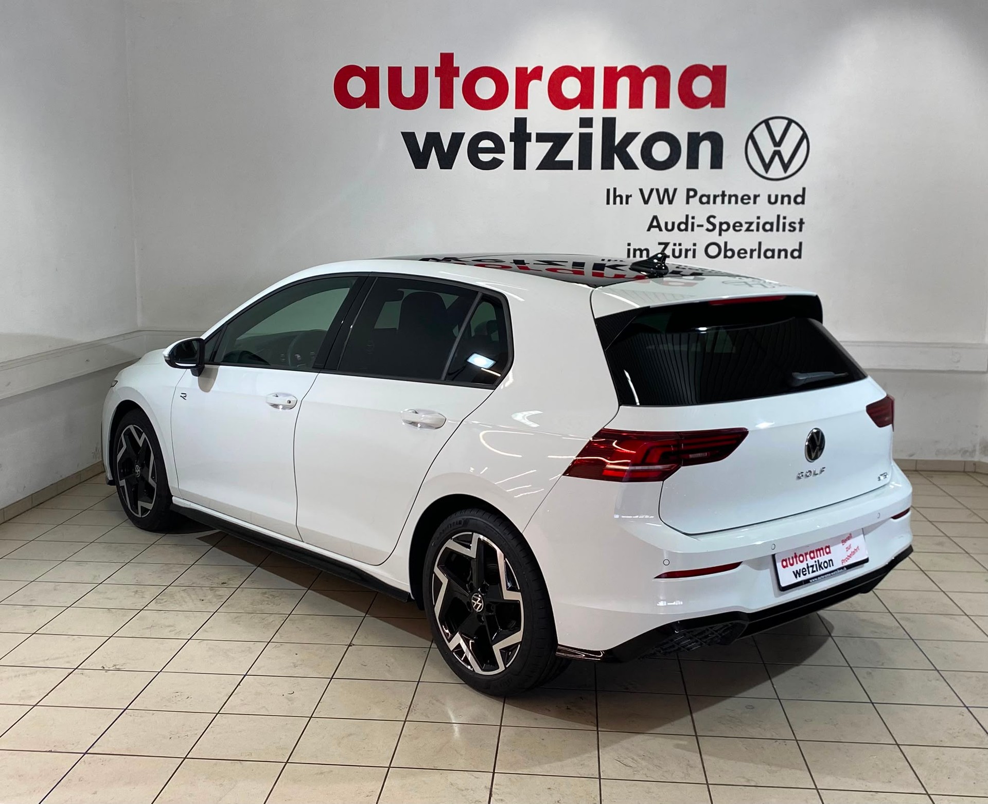 VW Golf 1.5 e TSI mHEV R-Line DSG-showroom-element-2