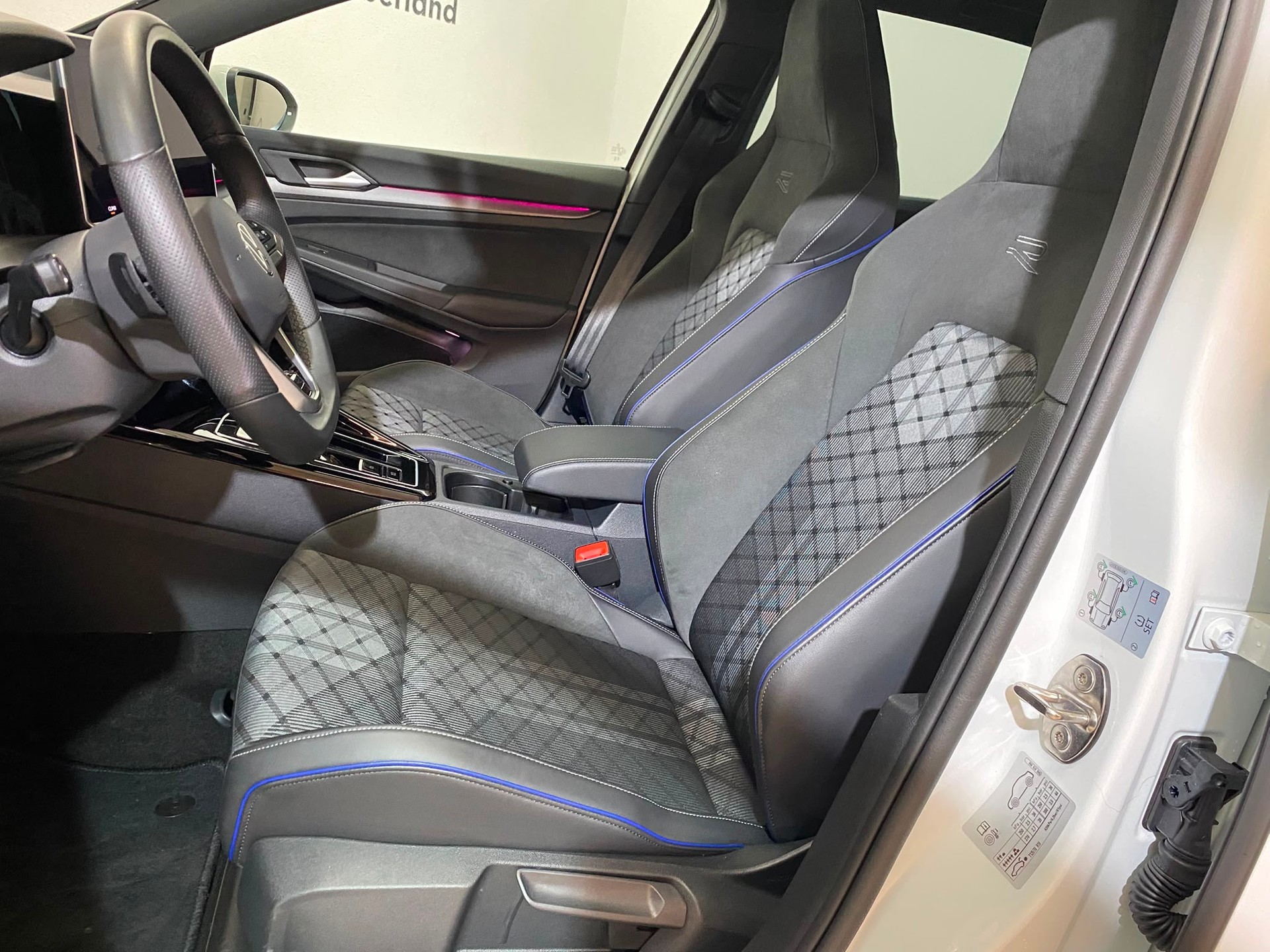 VW Golf 1.5 e TSI mHEV R-Line DSG-image-8