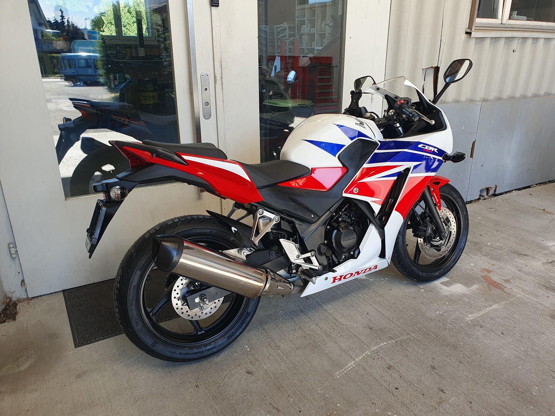 HONDA CBR 300 R-image-2