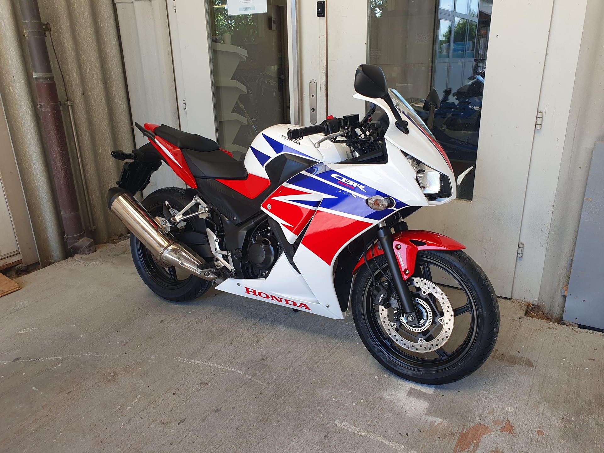 HONDA CBR 300 R-image-3