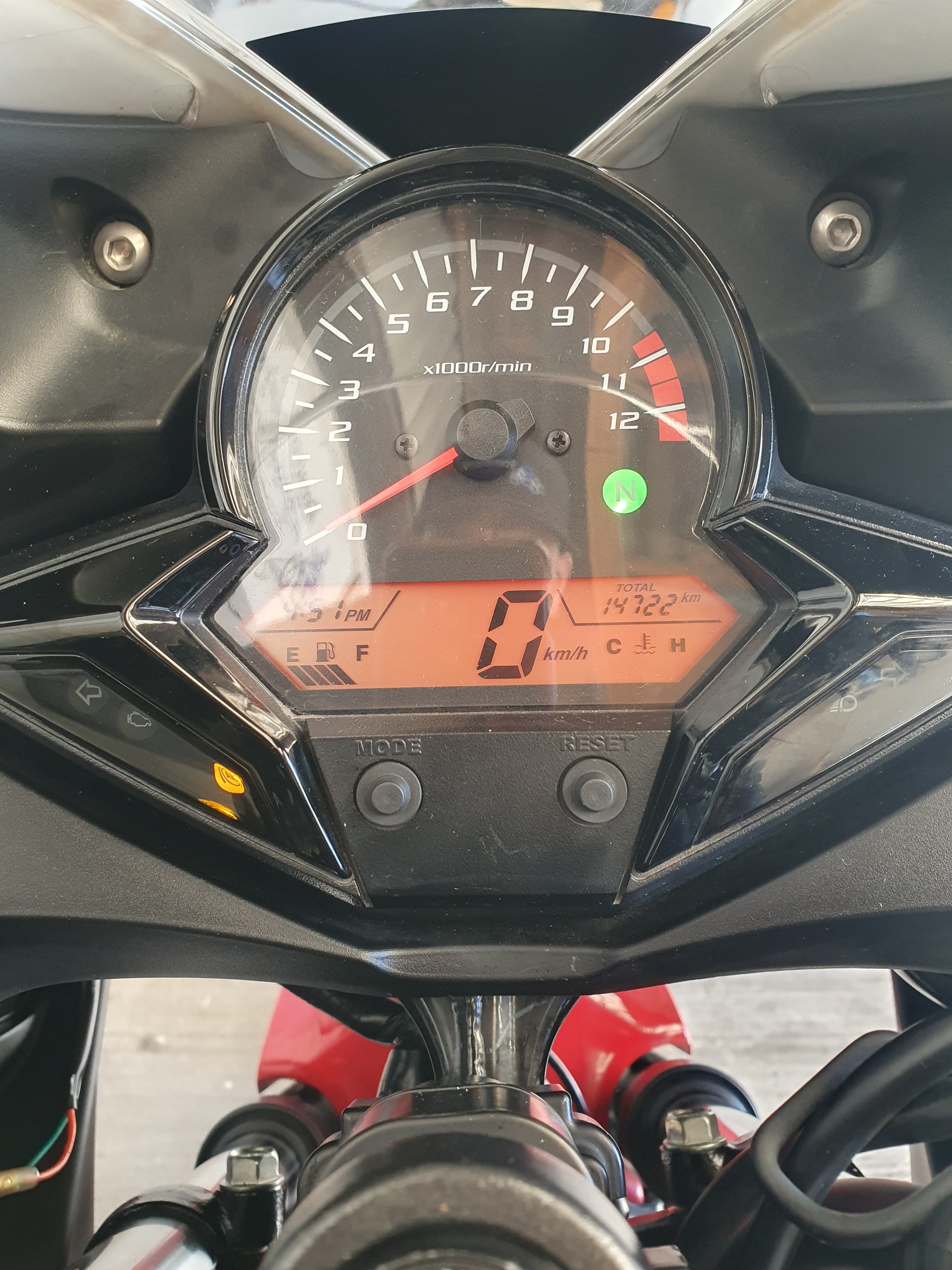 HONDA CBR 300 R-image-5