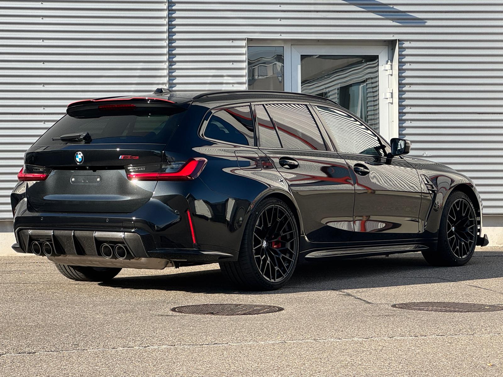 BMW M3 CS Touring xDrive-showroom-element-1