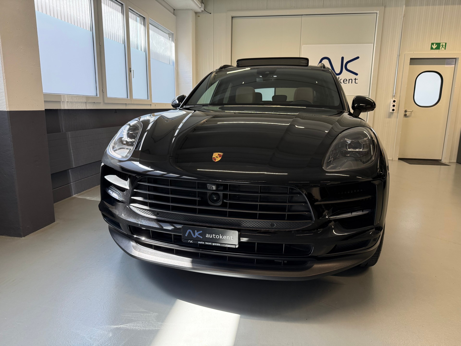 PORSCHE Macan S PDK-showroom-element-1