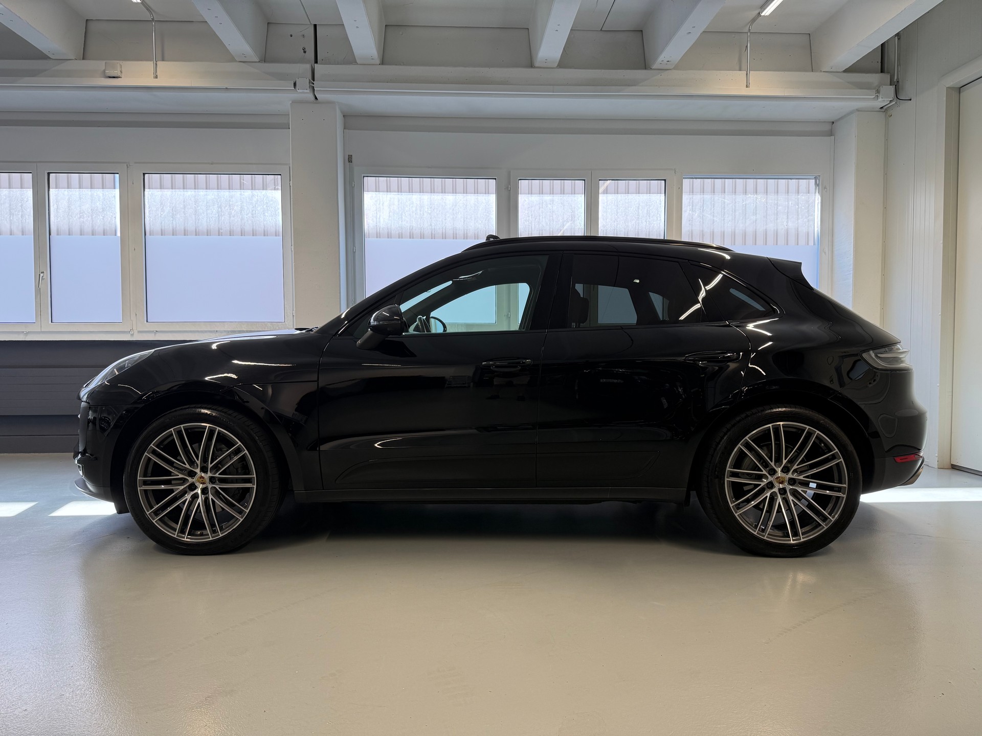 PORSCHE Macan S PDK-showroom-element-2