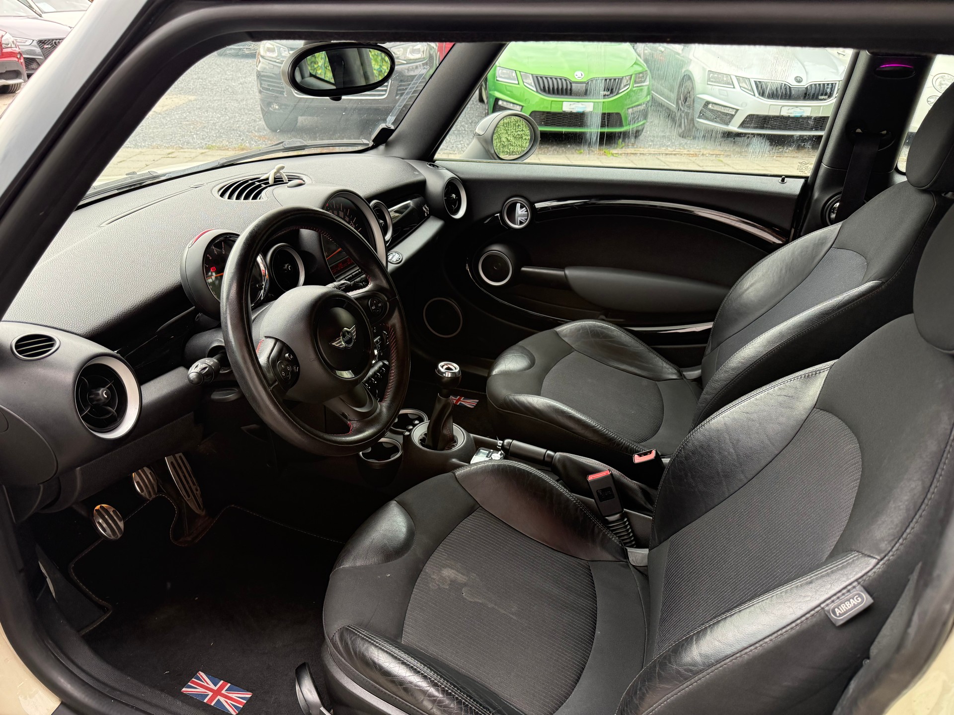 MINI Mini Cooper Clubman JCW-image-17