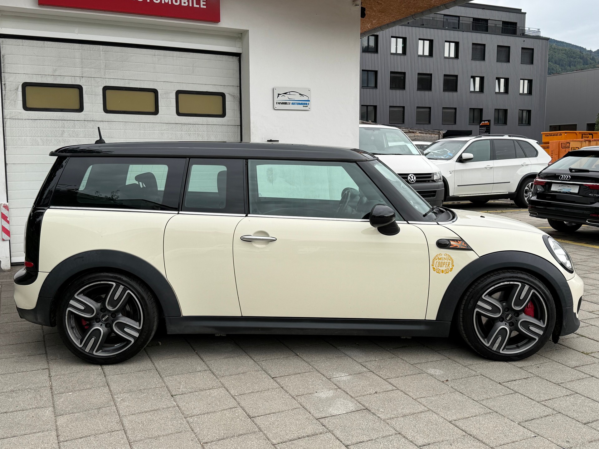 MINI Mini Cooper Clubman JCW-image-10