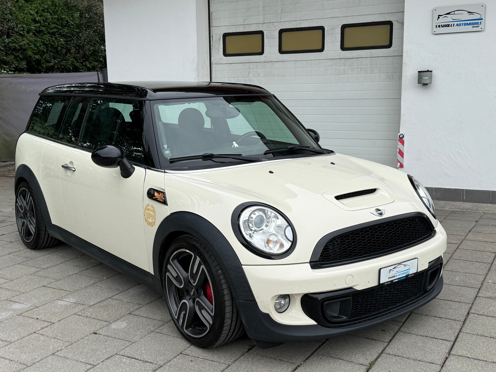 MINI Mini Cooper Clubman JCW-showroom-element-1