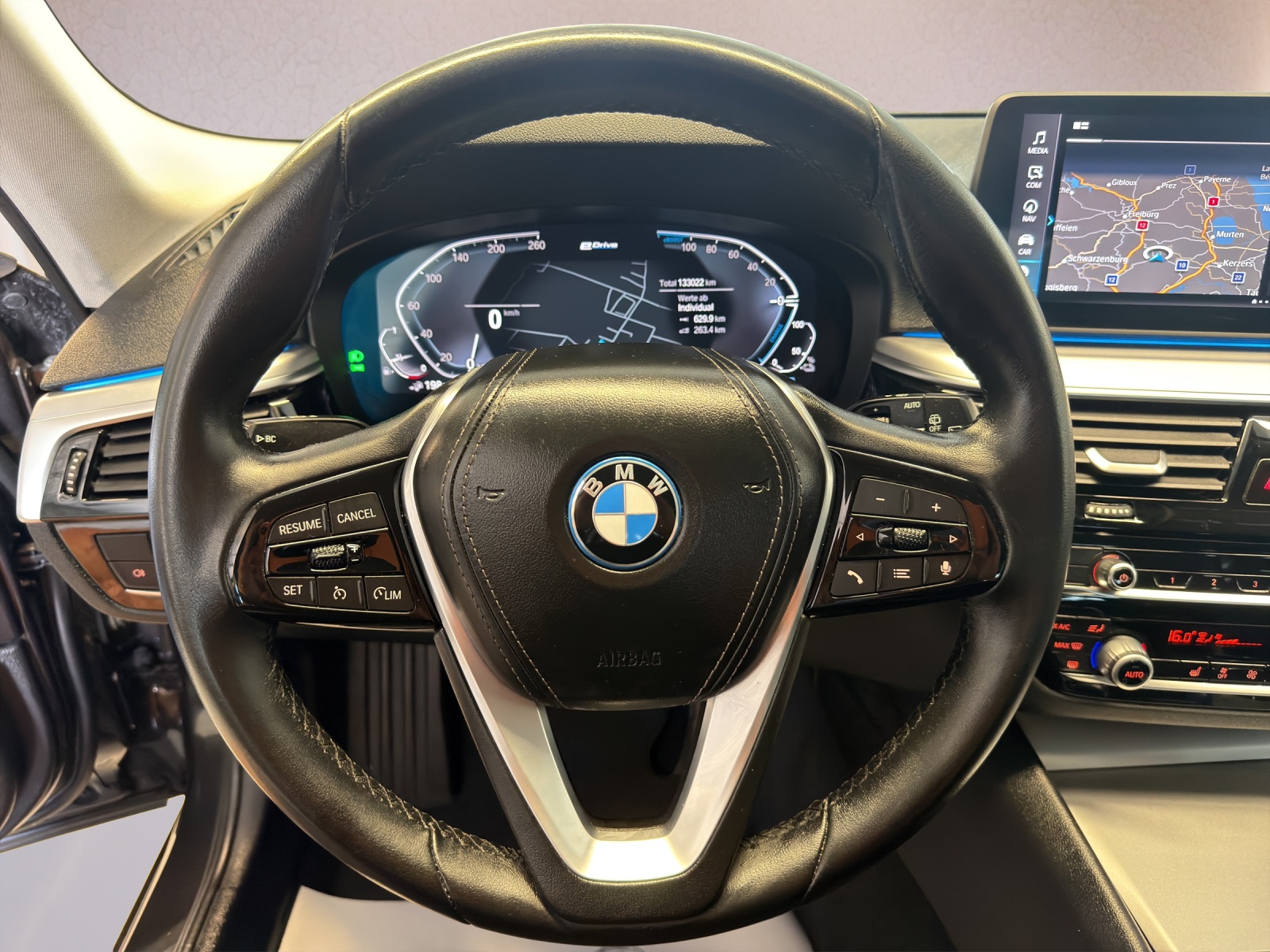 BMW 530e xDrive Touring Steptronic-image-8