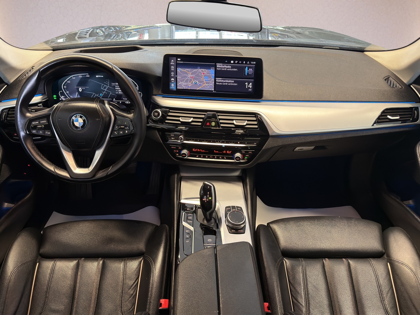 BMW 530e xDrive Touring Steptronic-showroom-element-3