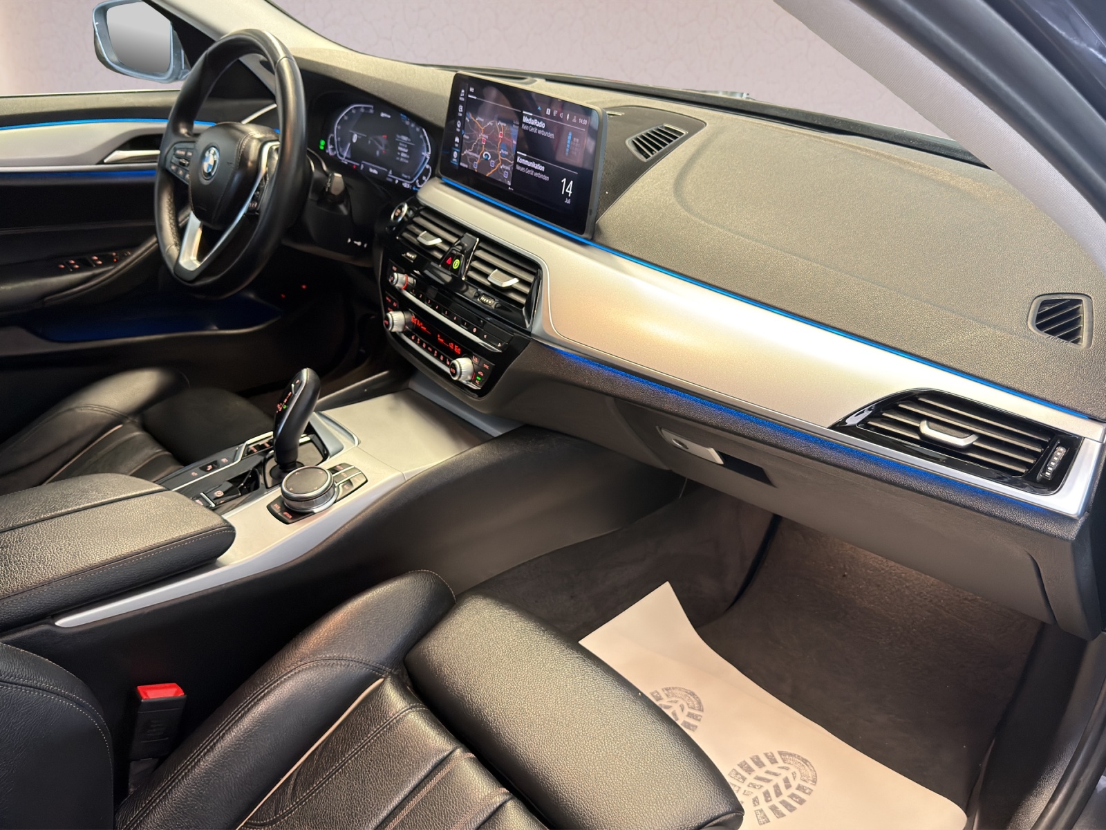 BMW 530e xDrive Touring Steptronic-image-12