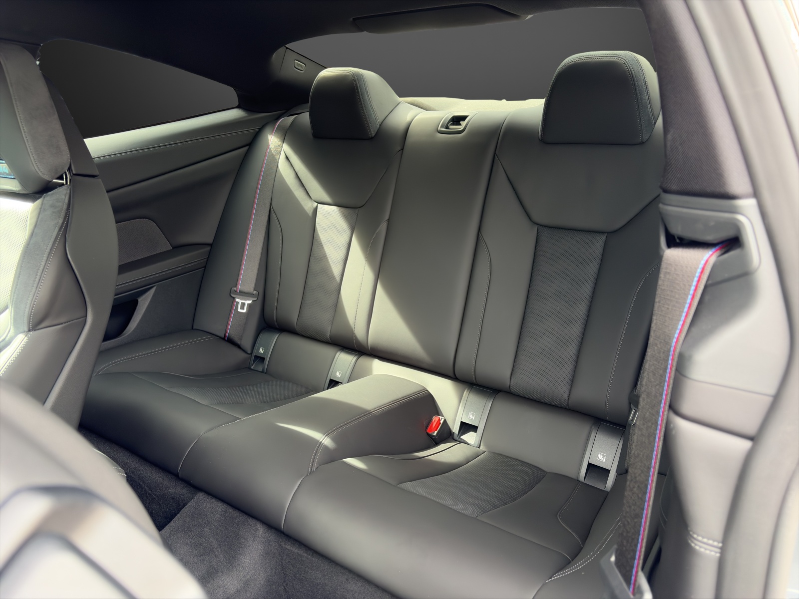 BMW M4 Coupé Competition M xDrive-image-9