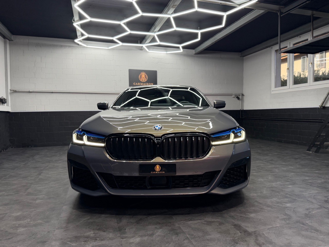 BMW M550i xDrive M Sport Pro Steptronic | Champagnerlack Sonderlackierung | Head-Up | M-Sportsitze | Laser | Harman/Kardon / AHK 2T-showroom-element-1