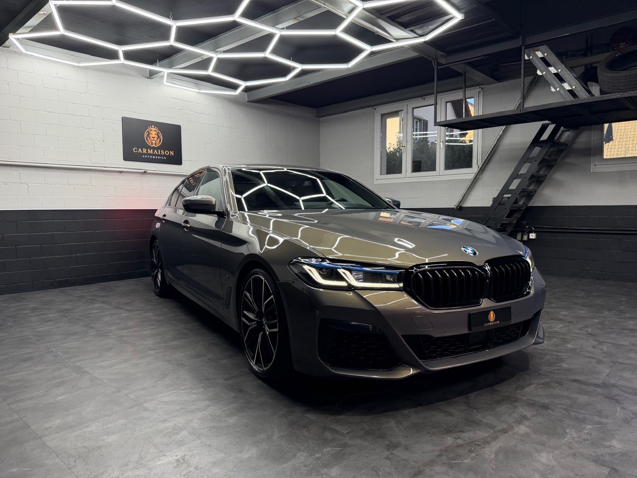 BMW M550i xDrive M Sport Pro Steptronic | Champagnerlack Sonderlackierung | Head-Up | M-Sportsitze | Laser | Harman/Kardon / AHK 2T