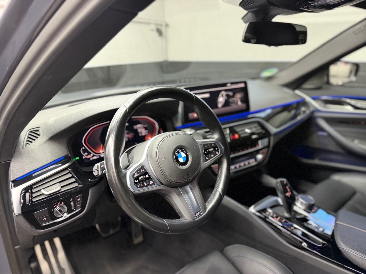 BMW M550i xDrive M Sport Pro Steptronic | Champagnerlack Sonderlackierung | Head-Up | M-Sportsitze | Laser | Harman/Kardon / AHK 2T-image-14
