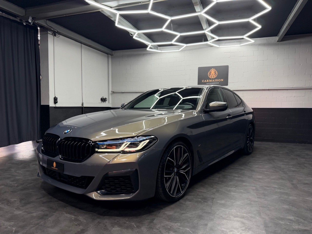 BMW M550i xDrive M Sport Pro Steptronic | Champagnerlack Sonderlackierung | Head-Up | M-Sportsitze | Laser | Harman/Kardon / AHK 2T-showroom-element-2
