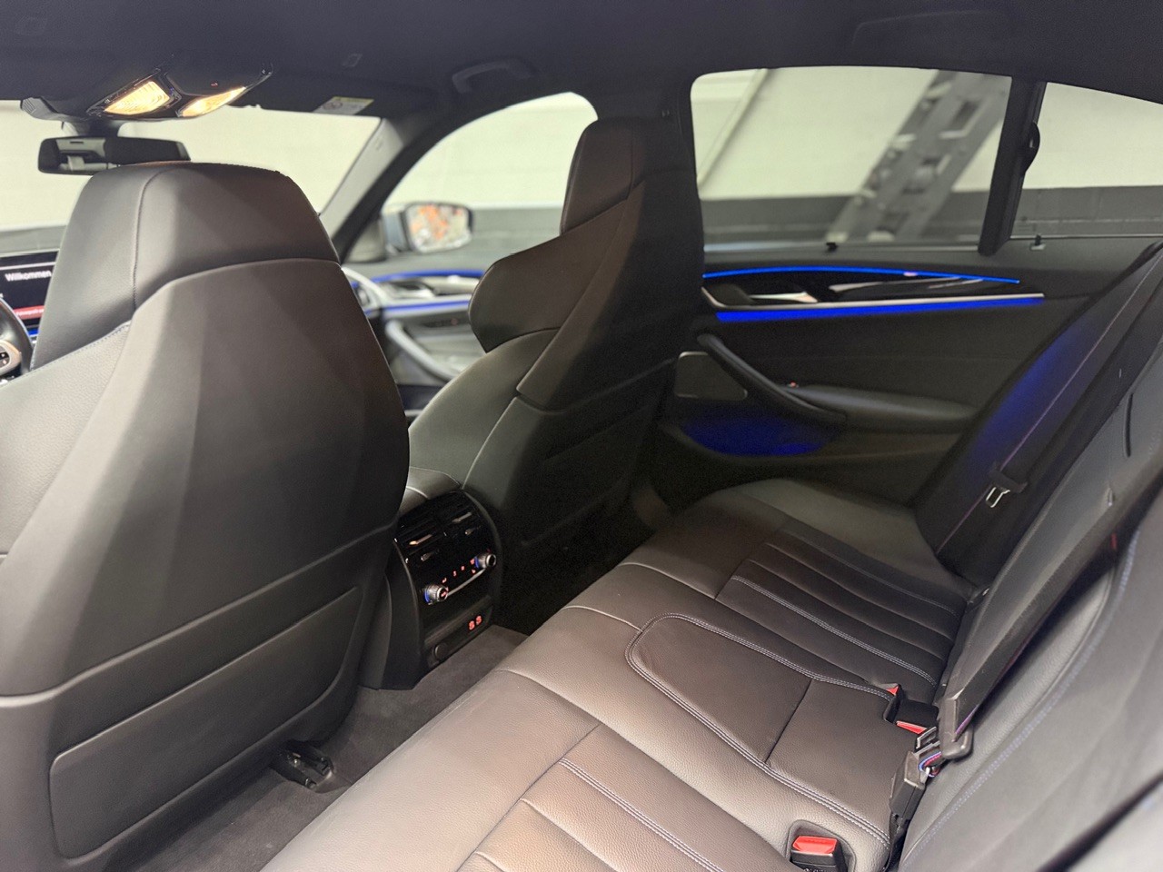 BMW M550i xDrive M Sport Pro Steptronic | Champagnerlack Sonderlackierung | Head-Up | M-Sportsitze | Laser | Harman/Kardon / AHK 2T-image-16