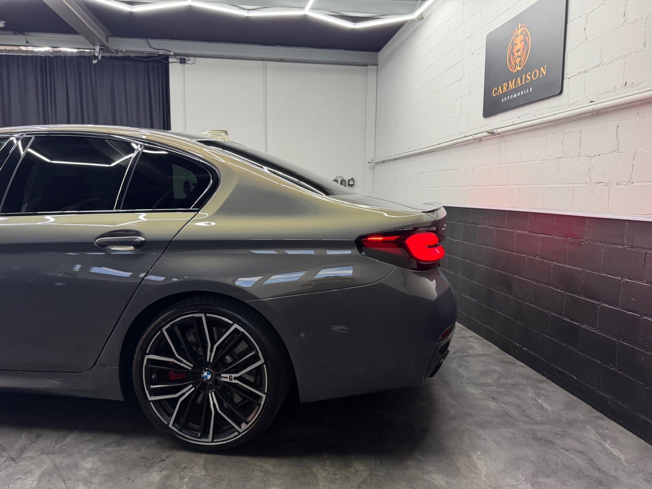 BMW M550i xDrive M Sport Pro Steptronic | Champagnerlack Sonderlackierung | Head-Up | M-Sportsitze | Laser | Harman/Kardon / AHK 2T-showroom-element-3
