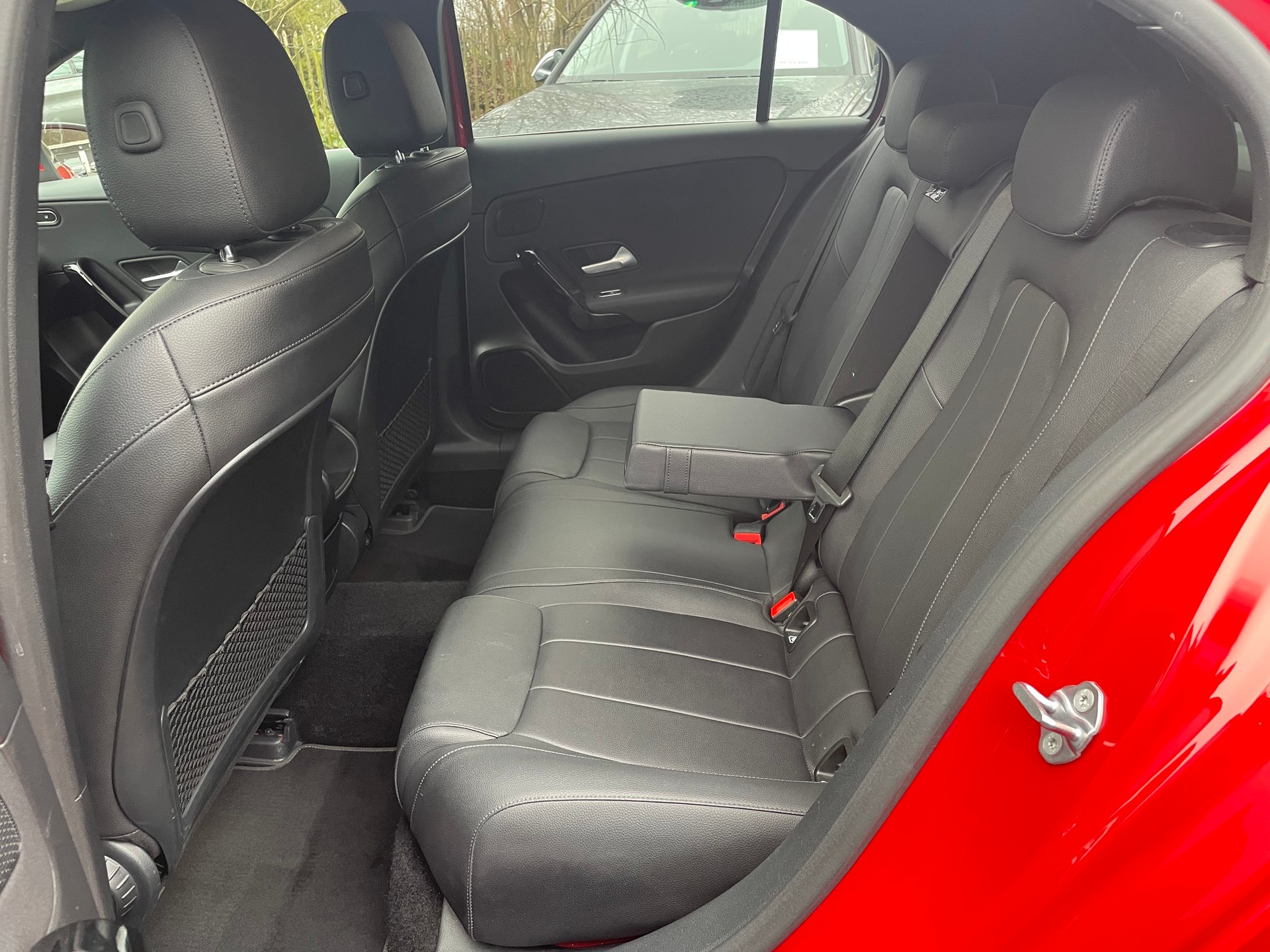 MERCEDES-BENZ A 200 Style 7G-DCT-image-11