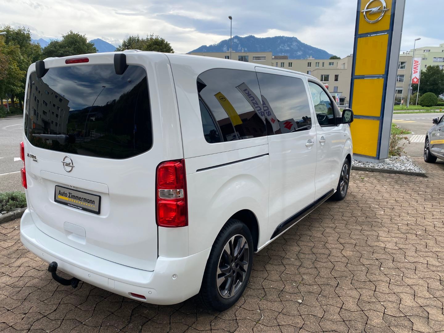 OPEL Zafira Life M 2.0 CDTI 177 Business Elegance S/S-image-2