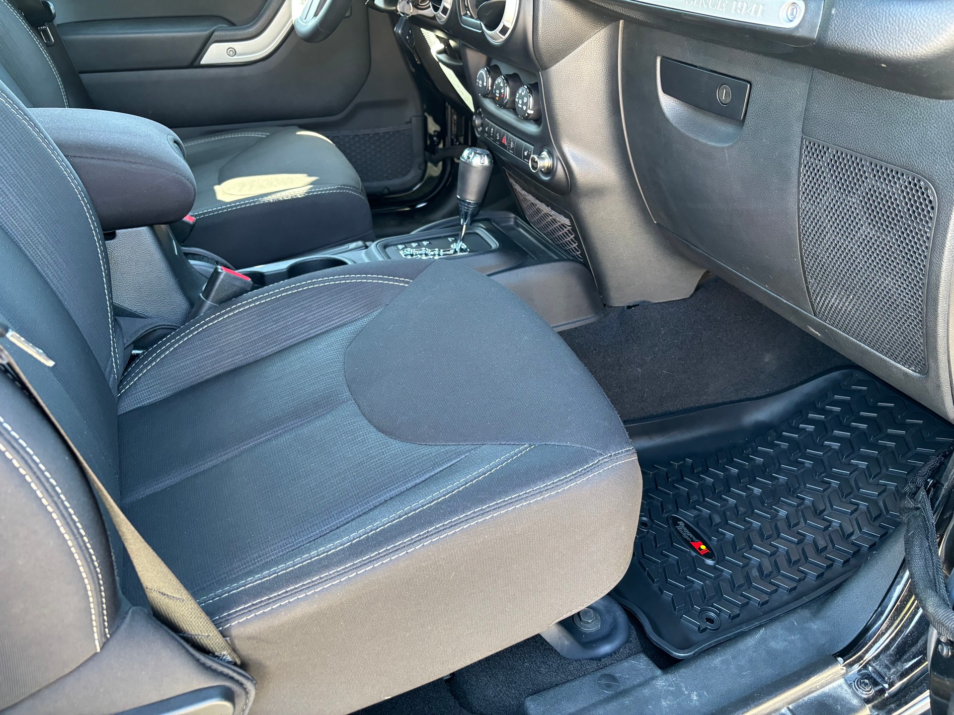 JEEP Unlimited Rubicon-image-12