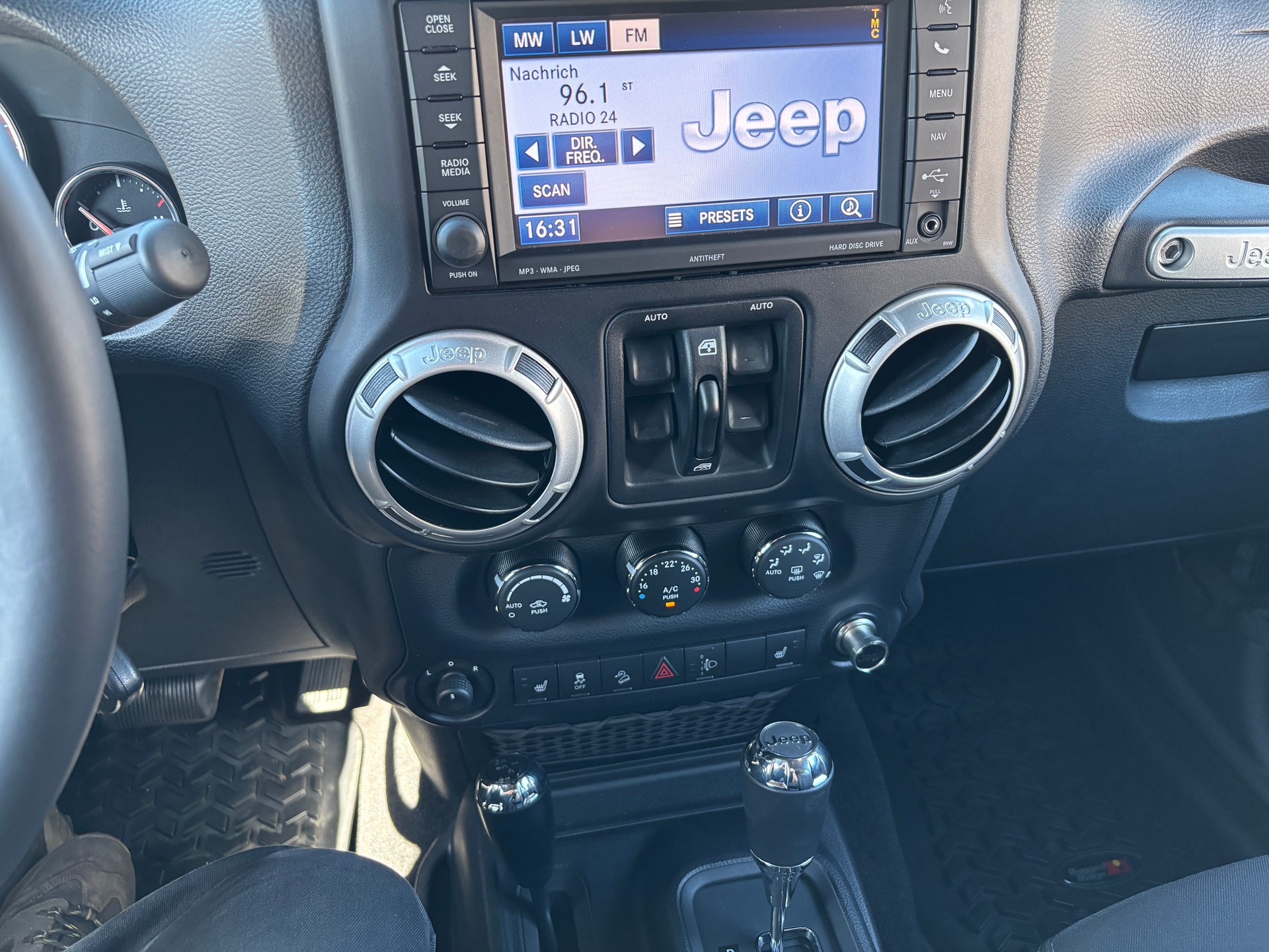JEEP Unlimited Rubicon-image-9