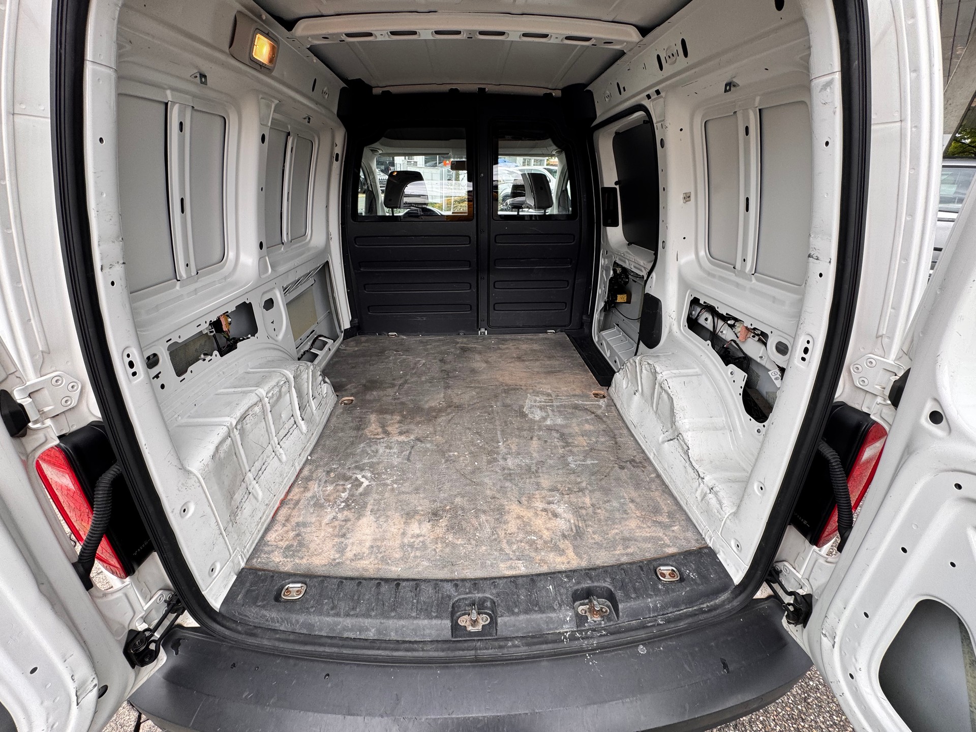 VW Caddy 1.4TGI BlueMotion Technology-image-11