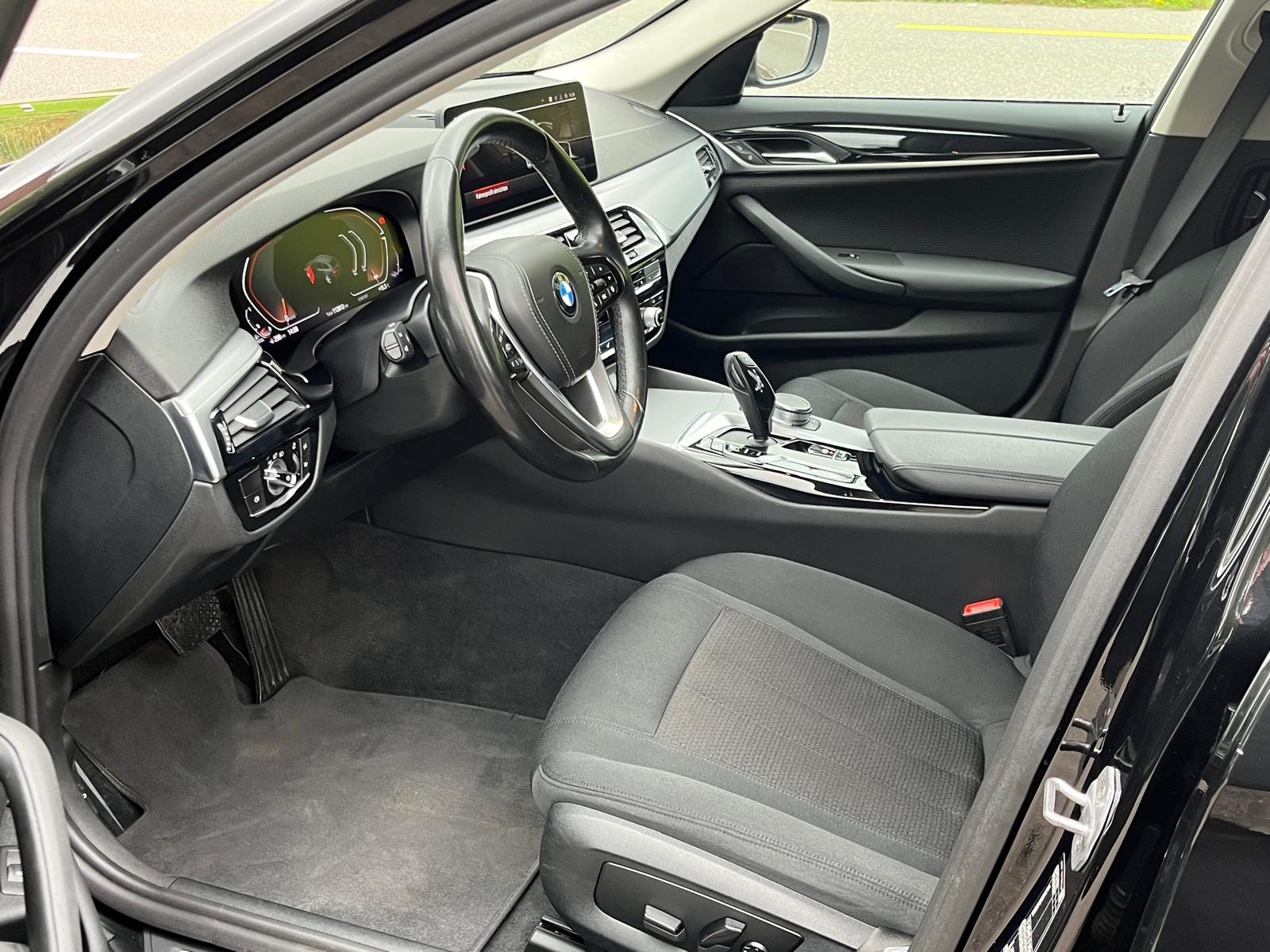BMW 520d xDrive 48V Touring Steptronic-image-8